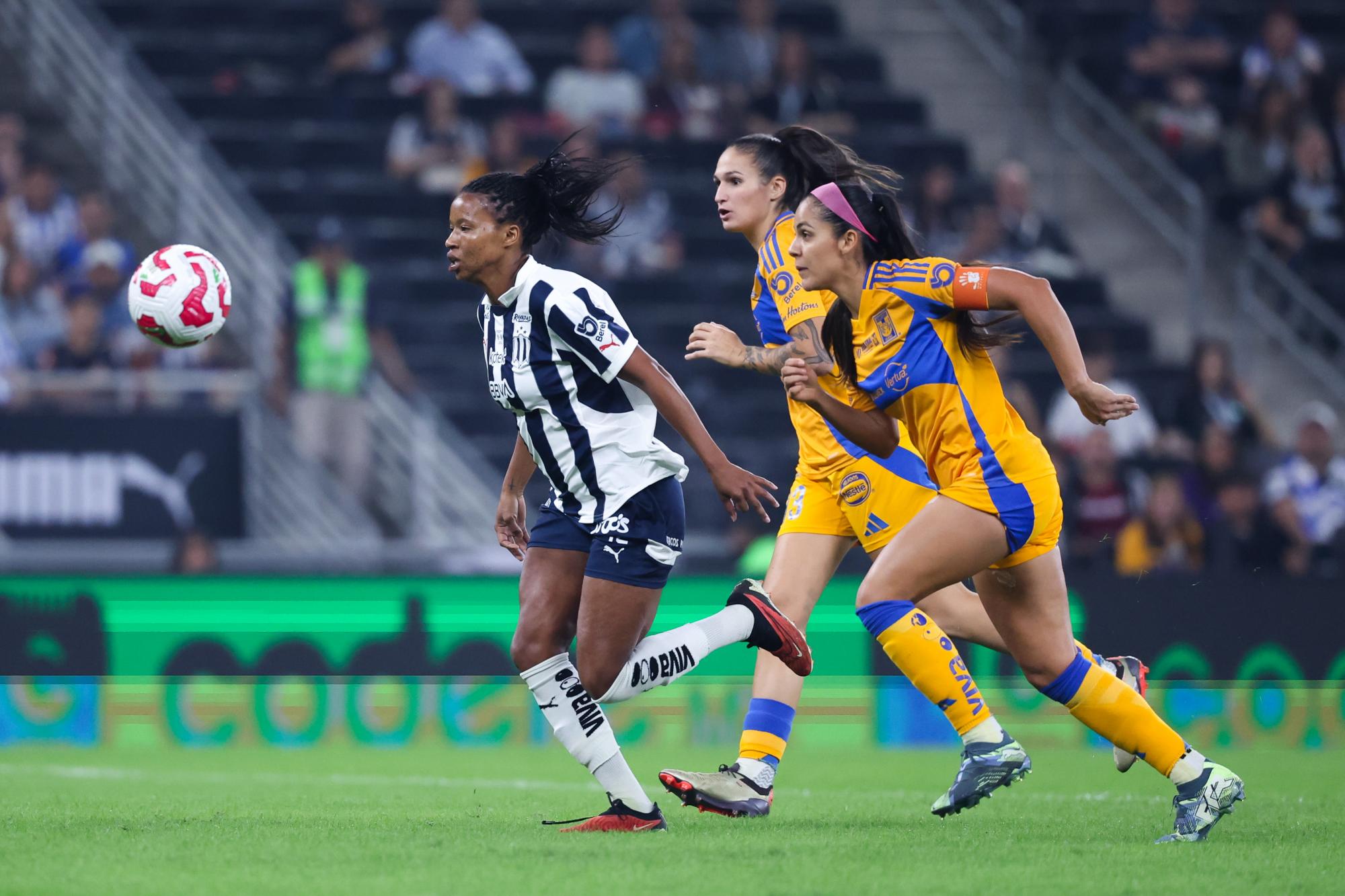 $!¡Rayadas da voltereta a Tigres y es bicampeón de Liga MX Femenil!