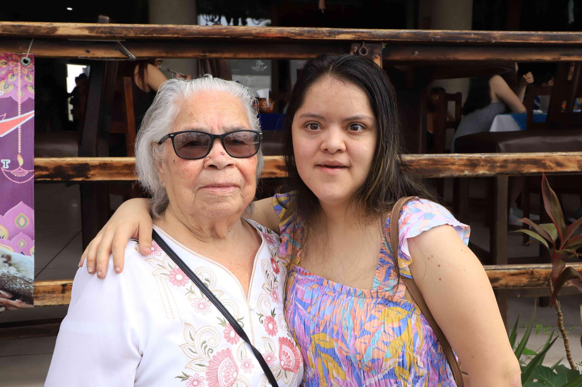 $!Ernestina Galván y Sofía Peña.