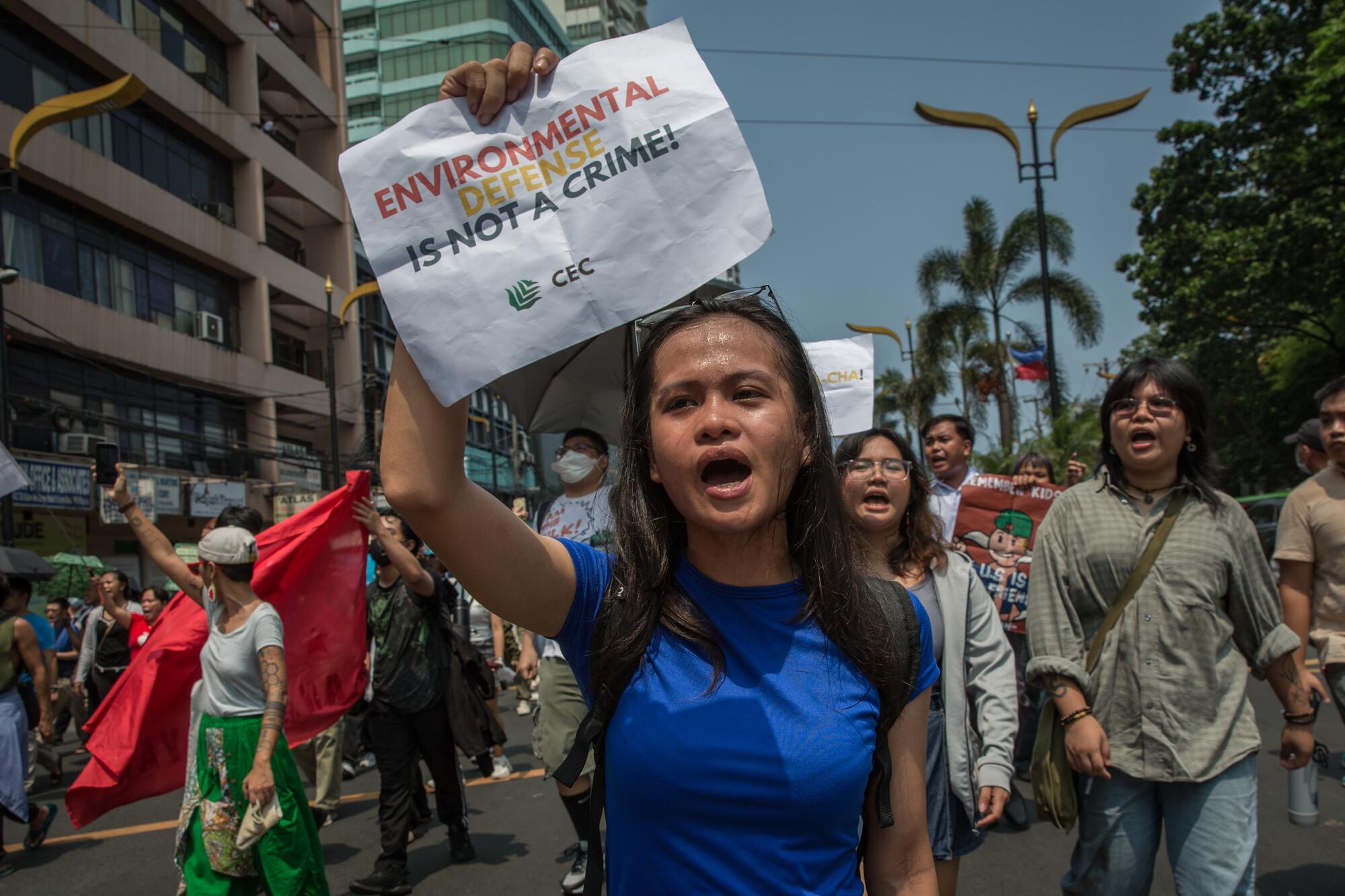 $!Jonila Castro, activista ambiental de Filipinas, participa en la protesta del Día de la Independencia en Manila, Filipinas, el 12 de junio de 2024.