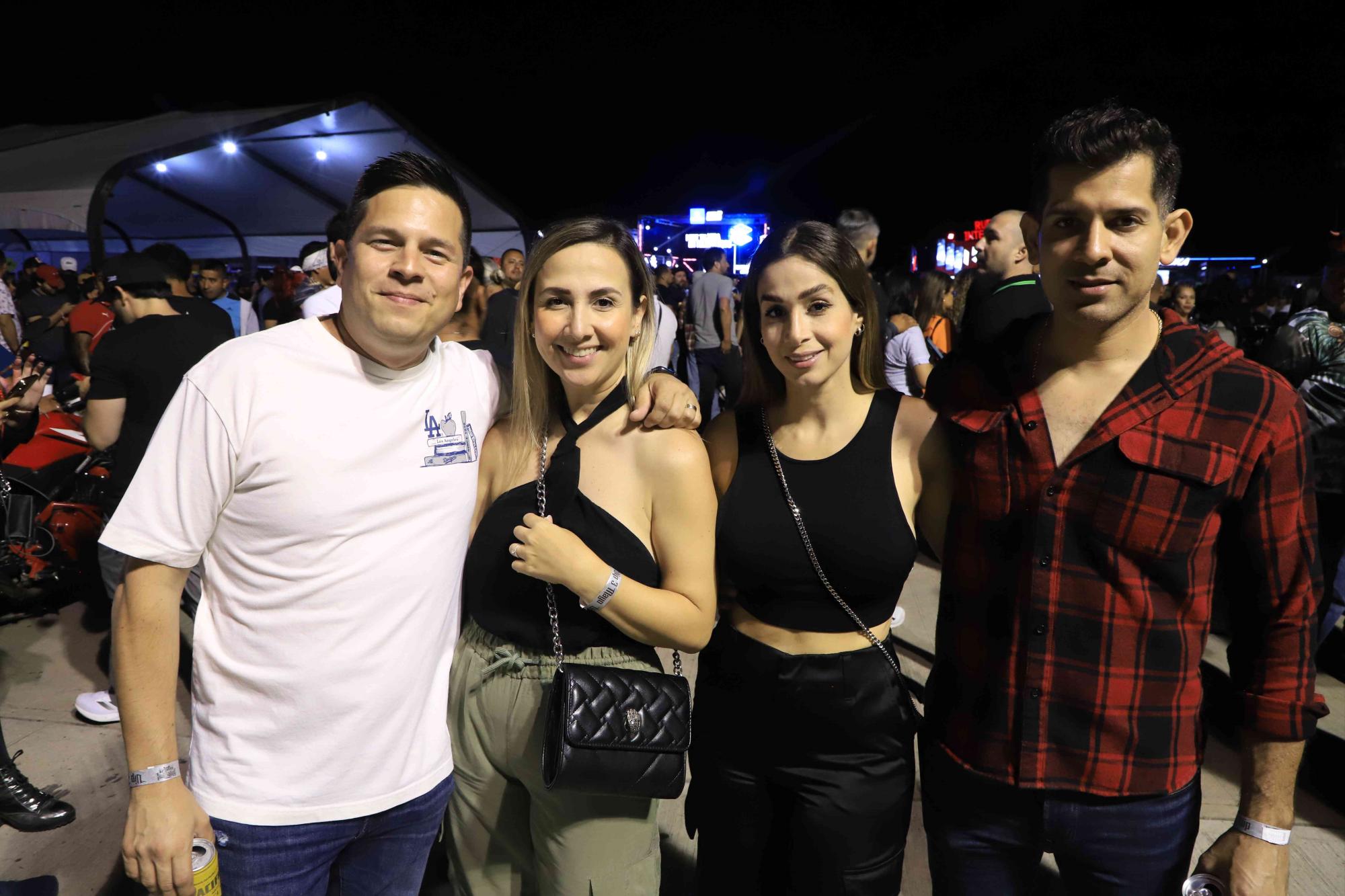 $!Jorge Figueroa, Denisse y Marisol Osuna y Carlos Martínez.