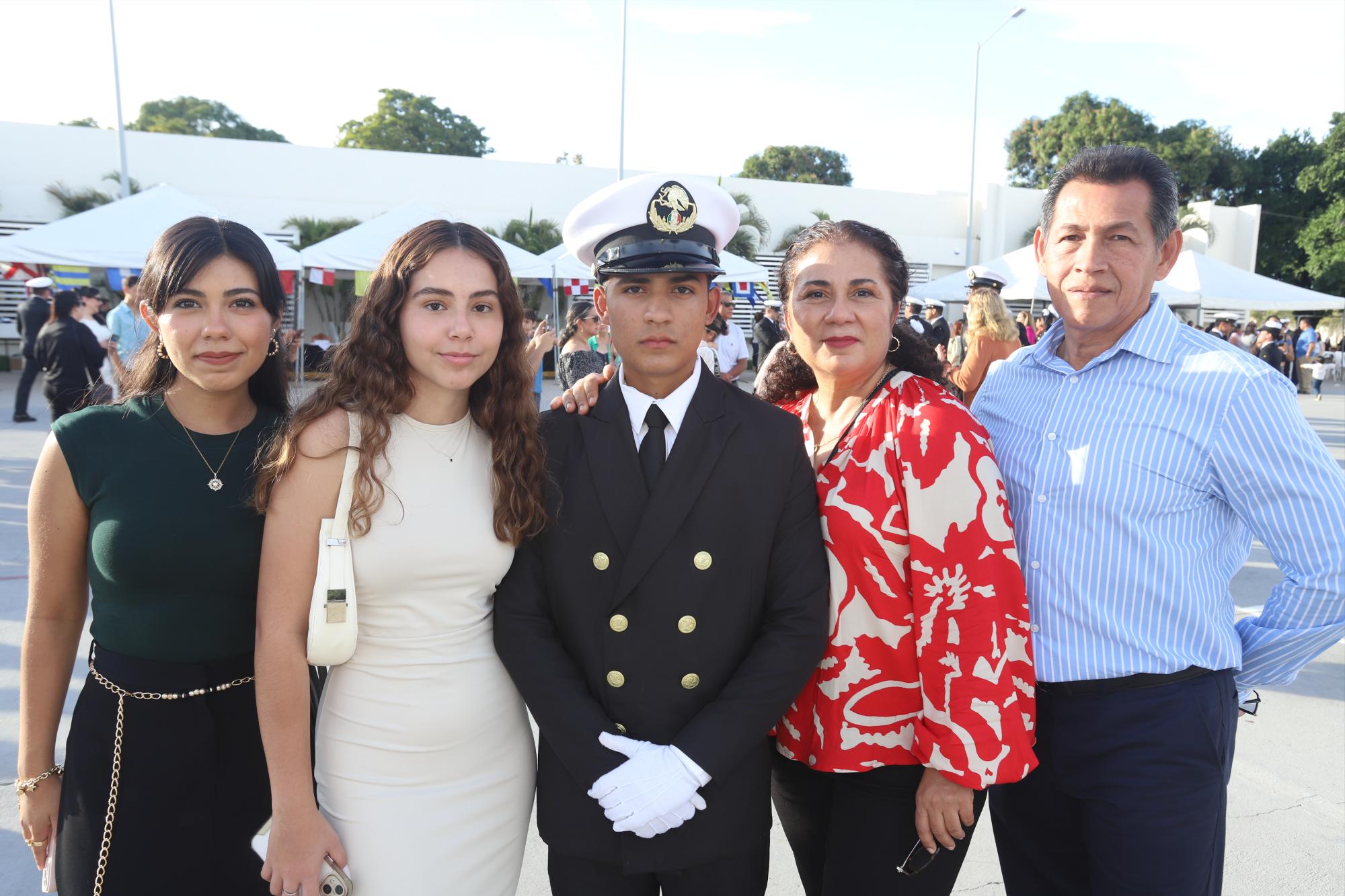 $!Karla Robles, Michelle Nuño, José Diego Robles, Gabriela López y Carlos Robles.