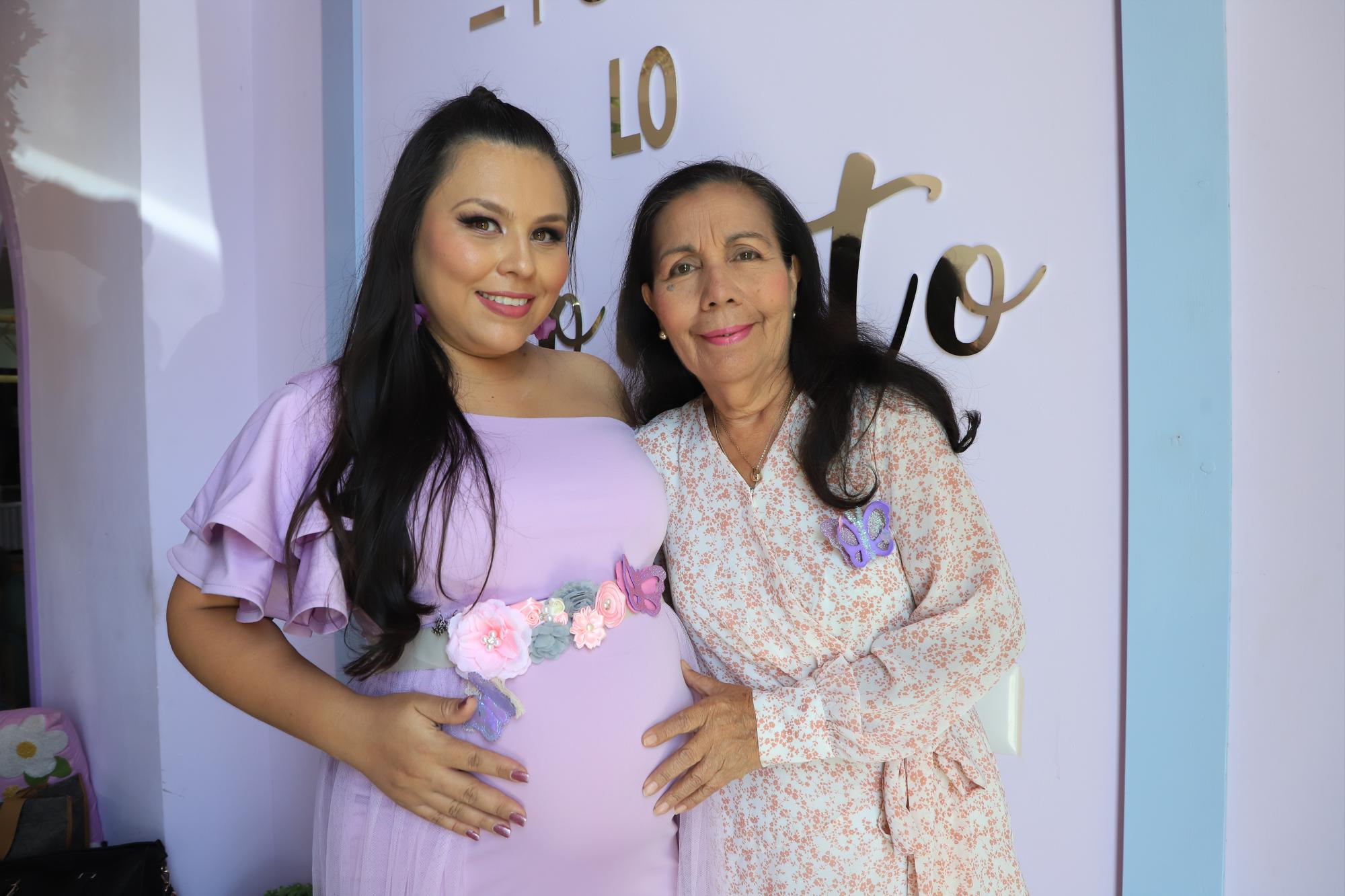 $!Brisa del Mar junto a su mamá, Silvia Bastidas.