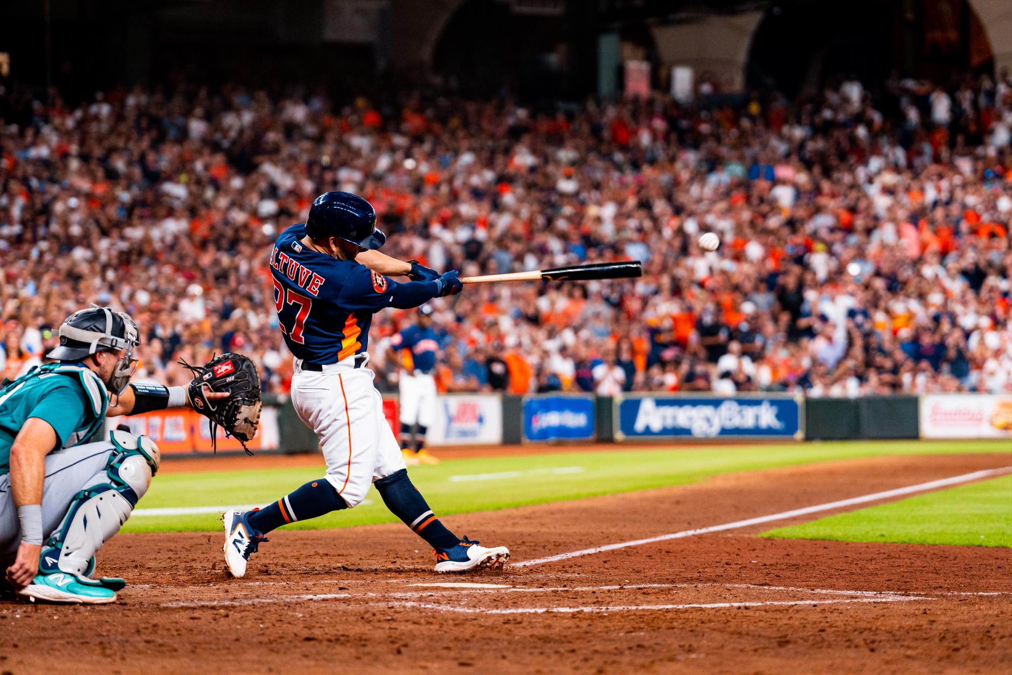 $!José Altuve hace historia con su hit número 2 mil de por vida