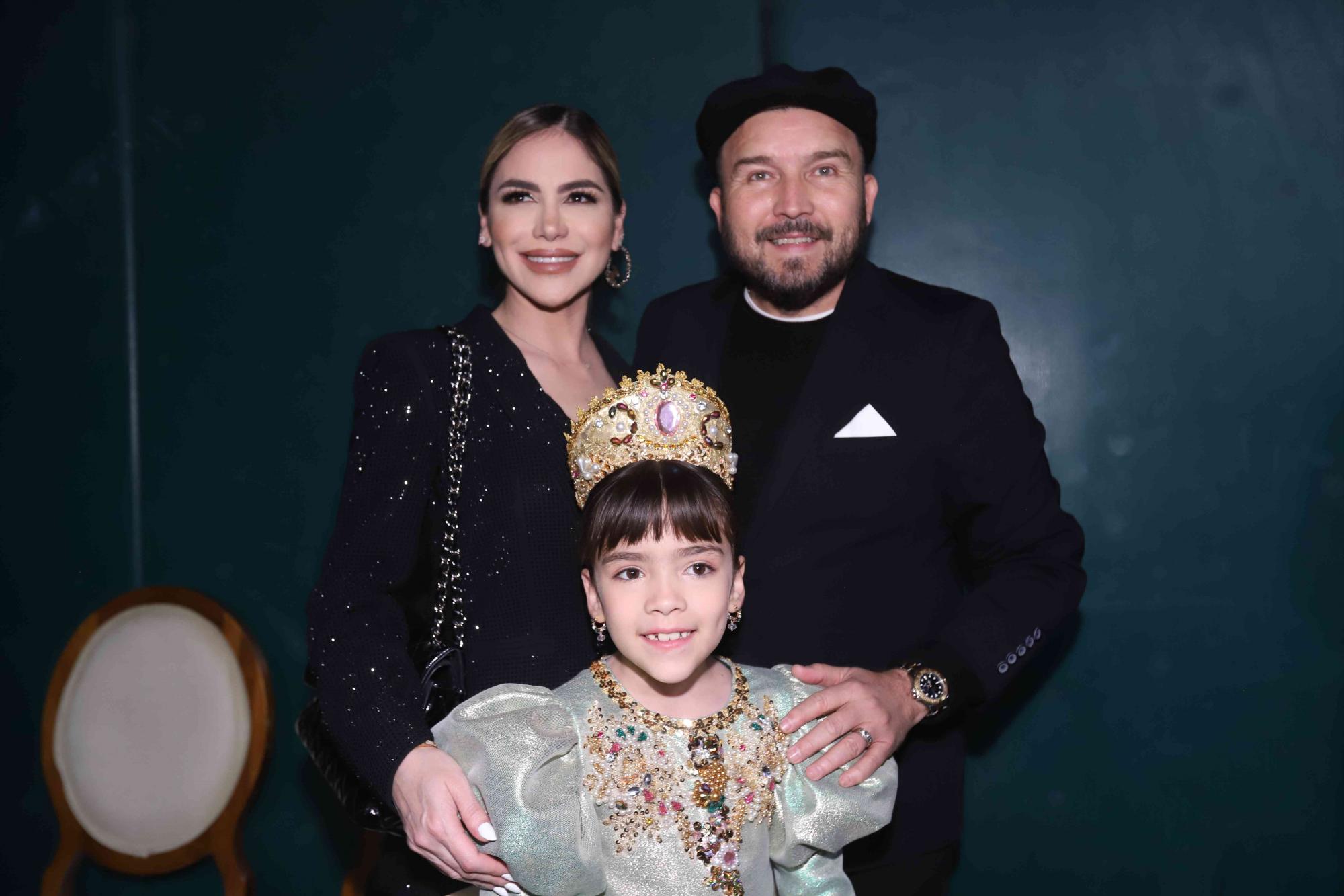 $!Celia Correa y Poncho Lizárraga con su pequeña Ximena.