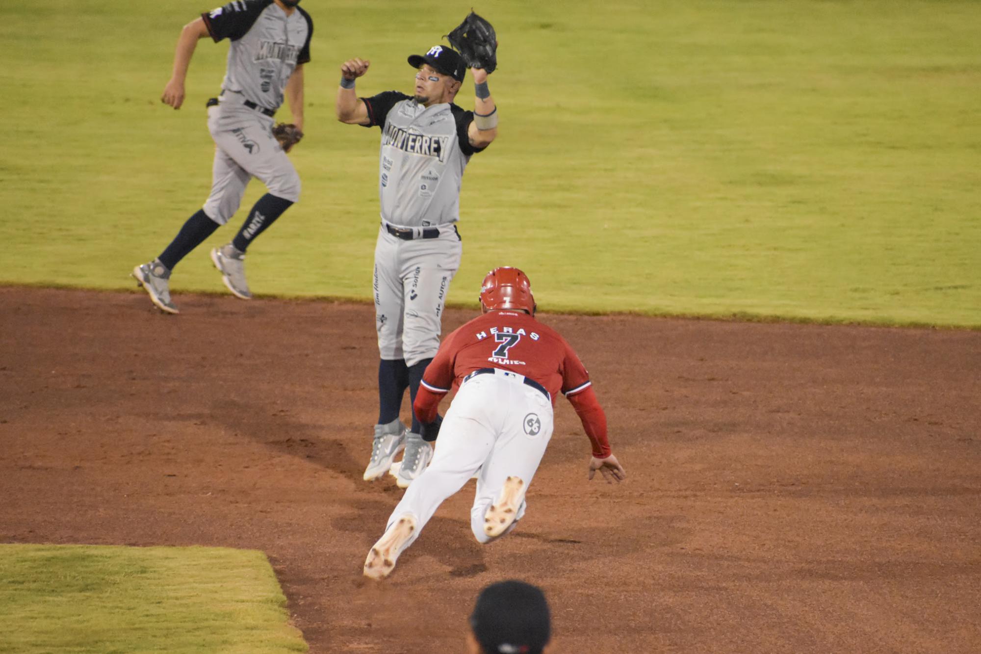 $!Águilas de Mexicali sigue enrachado y supera a Sultanes