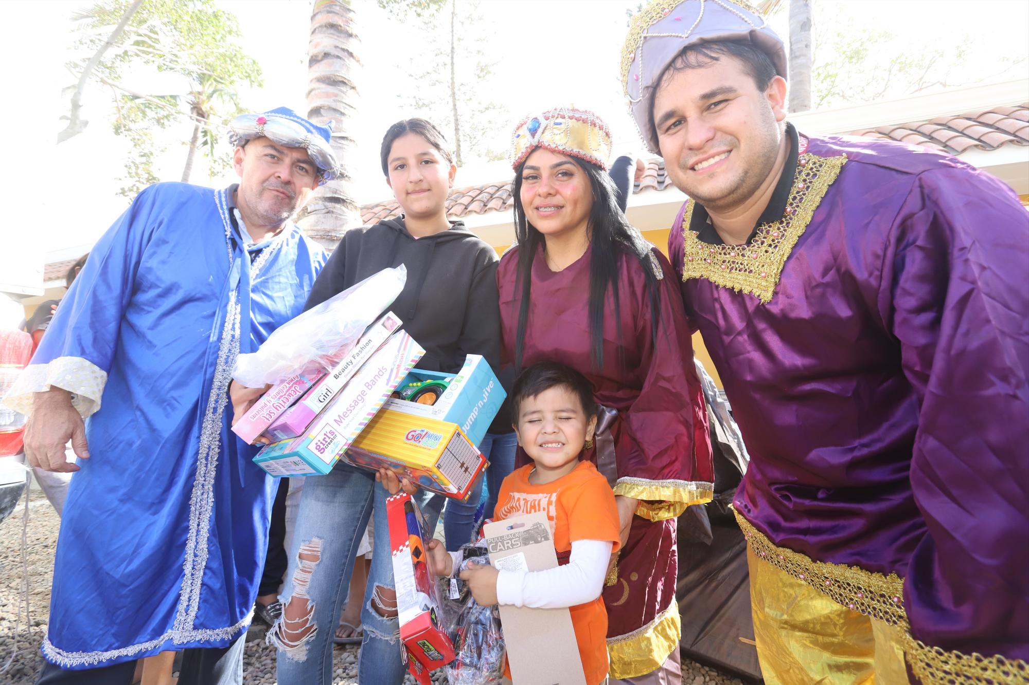 $!Merari, lista para hacer pulseras, recibió cuatro kits que le llevaron los Reyes Magos de Noroeste