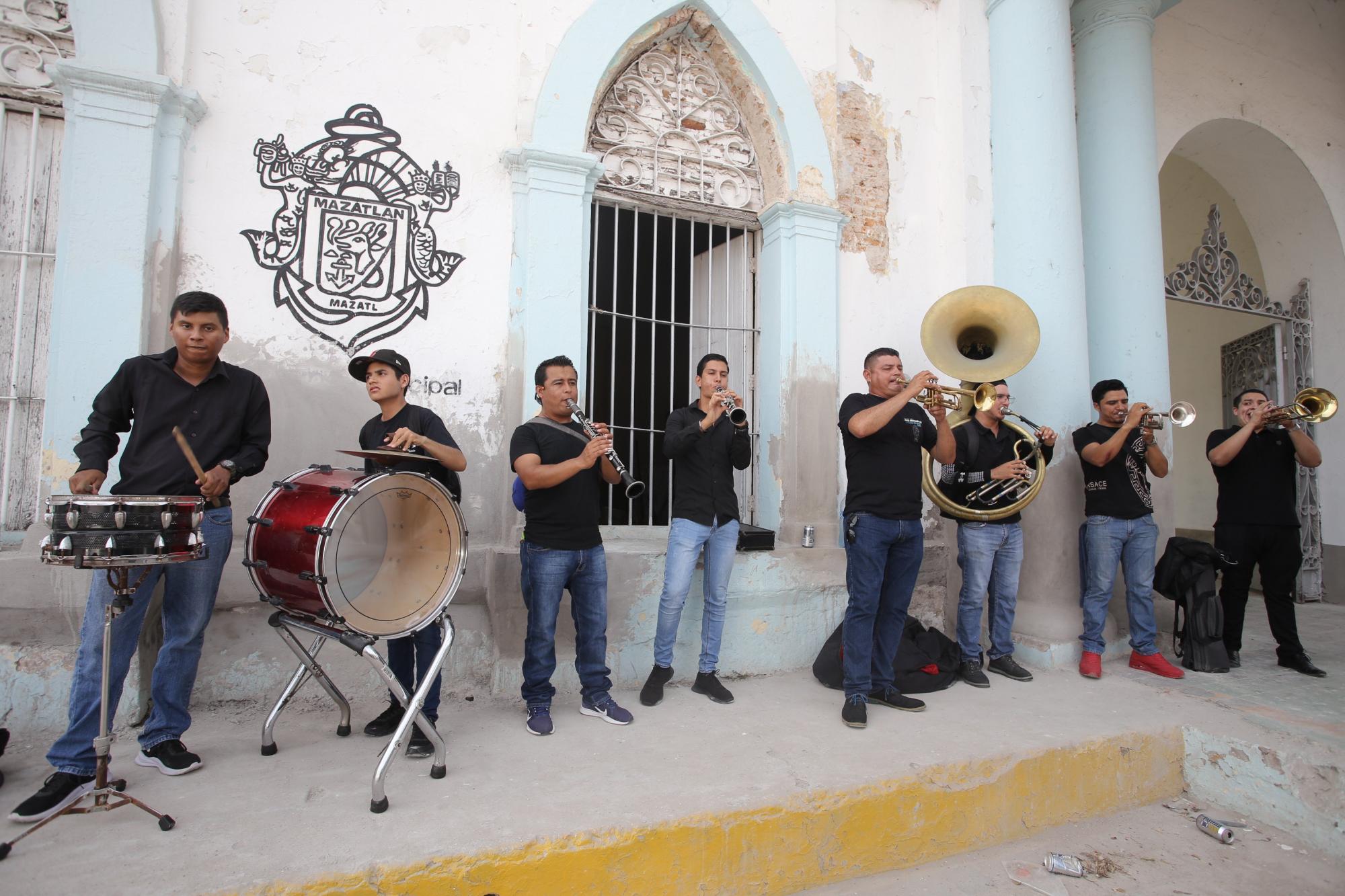 $!La música de banda acompañó a los motociclistas y la imagen de San Judas Tadeo en la peregrinación.