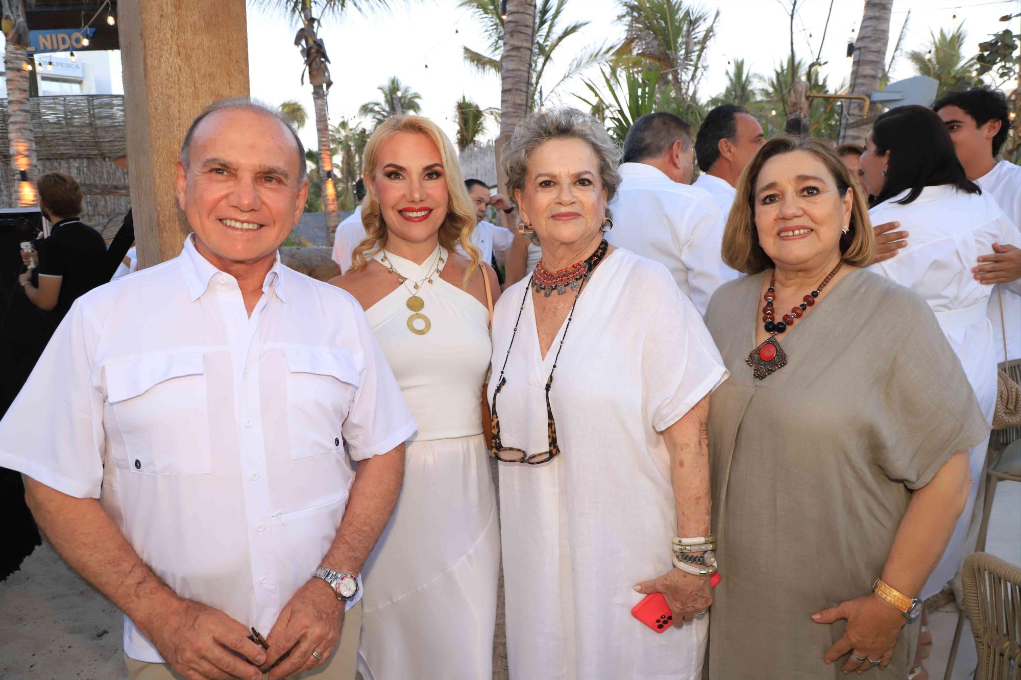 $!Adrián Bastidas, Doris Sotomayor, Yoya Reynaud de Guzmán y Georgina Reynaud.