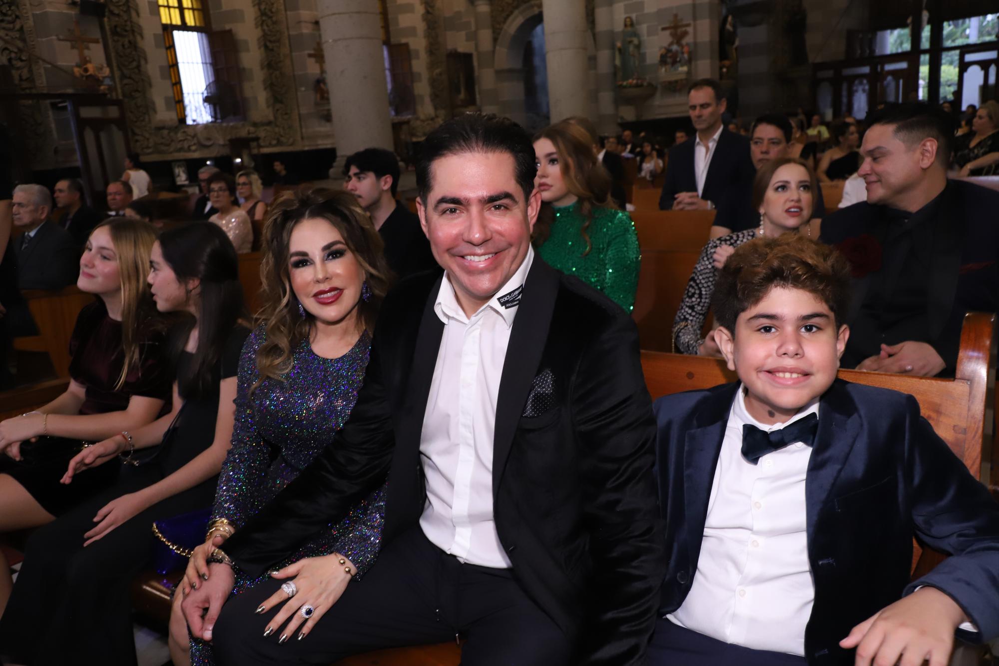 $!Dali Lizárraga y Jasir Benítez con su hijo Rocco.