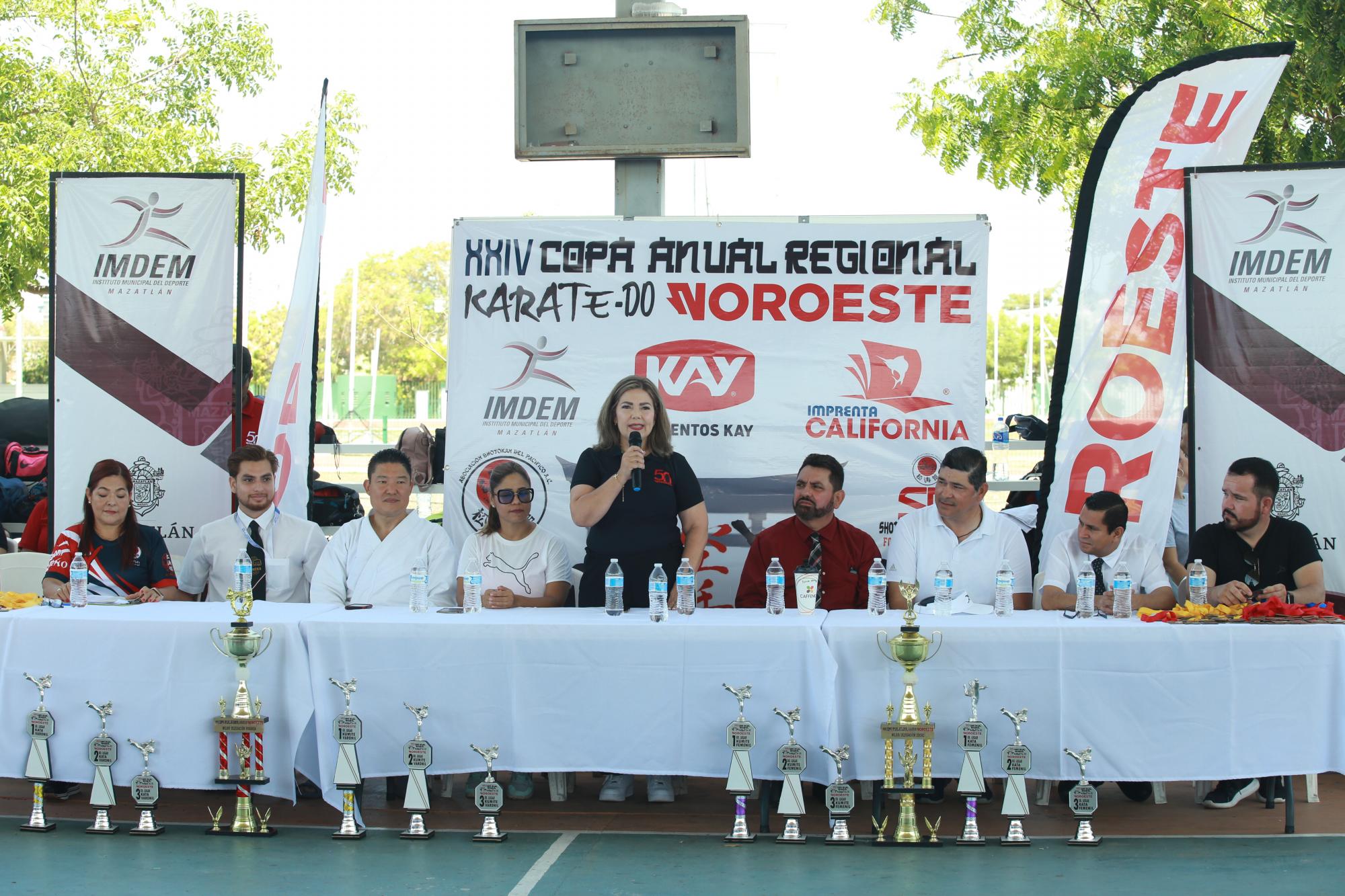 $!Elizabeth Peraza, directora ejecutiva de Grupo Editorial Noroeste, expresó unas palabras de bienvenida a los presentes.