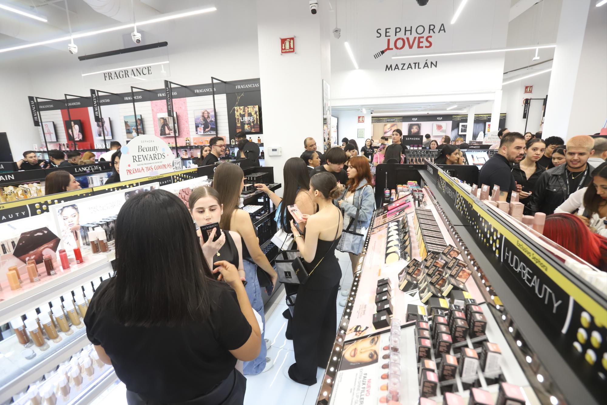 $!Productos de maquillaje, cuidado para la piel y el cabello, fragancias, además de su marca privada, se podrán encontrar en la tienda.