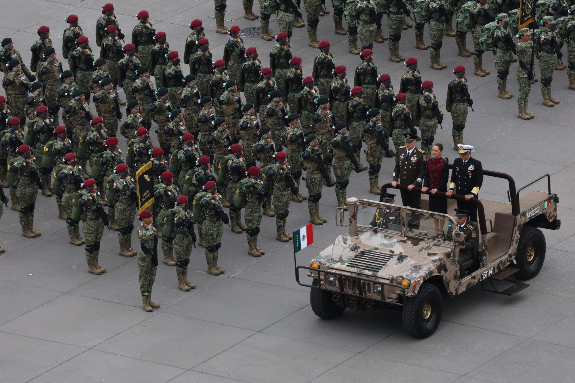 $!Sheinbaum encabeza su primer desfile como Comandanta Suprema de las Fuerzas Armadas