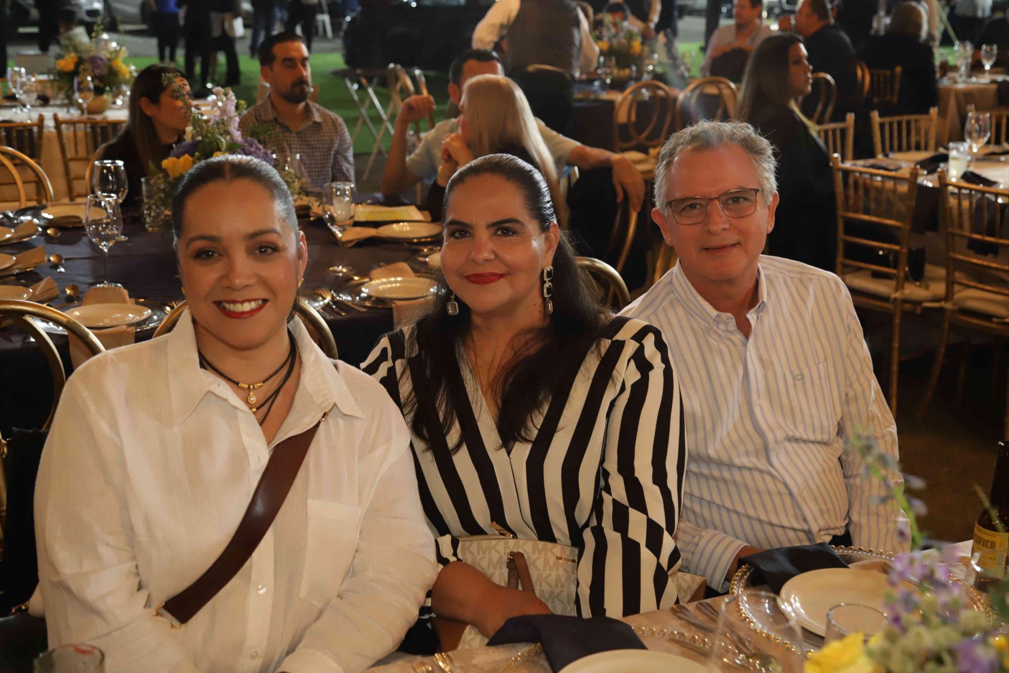 $!Zenia Quiñonez, Carmen López y Efraín Lizárraga.