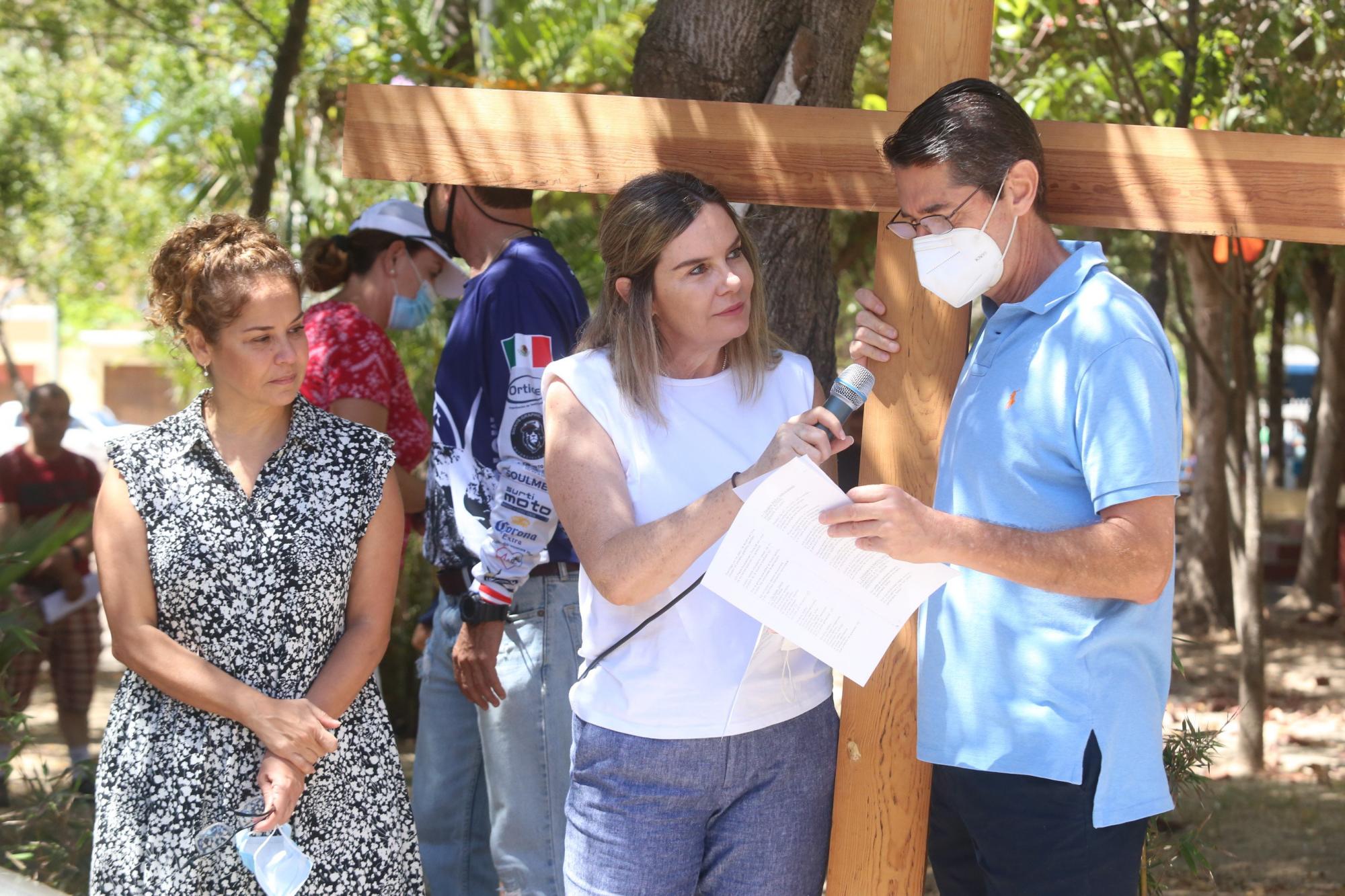 $!Laura Téllez de De la Cruz, Ana Ivette Carvajal de Pérez Castro y Jorge Pérez Castro.