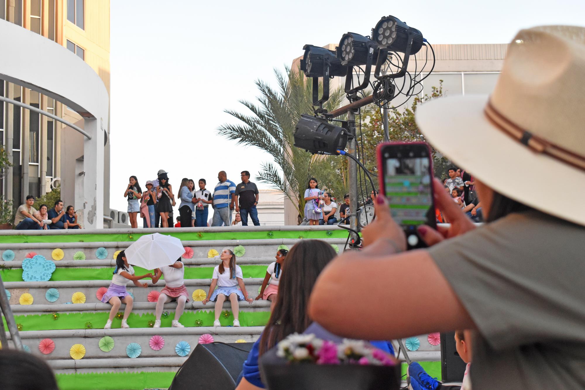 $!Con danza, juego y diversión celebran el Día del Niño