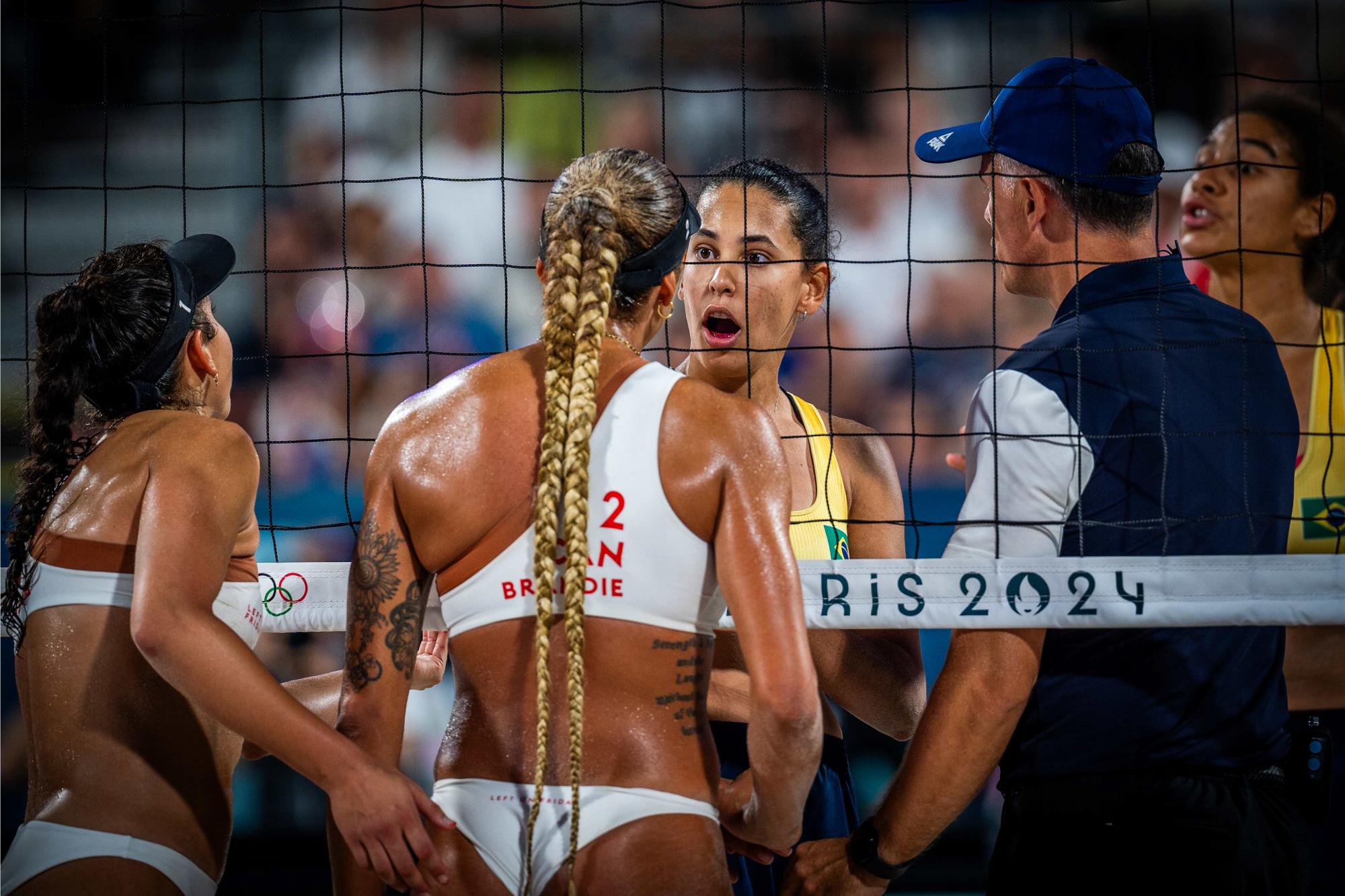 $!Imagine de John Lennon frena discusión en final de voleibol de playa en París 2024