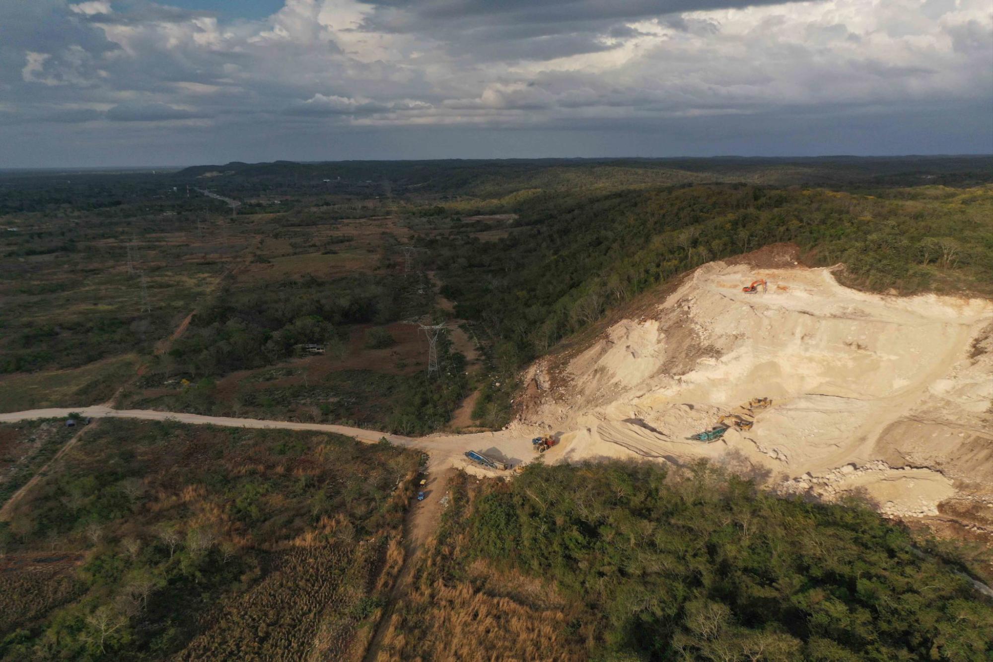 $!Deforestación para sacar materiales que se usan en la construcción del Tren Maya.