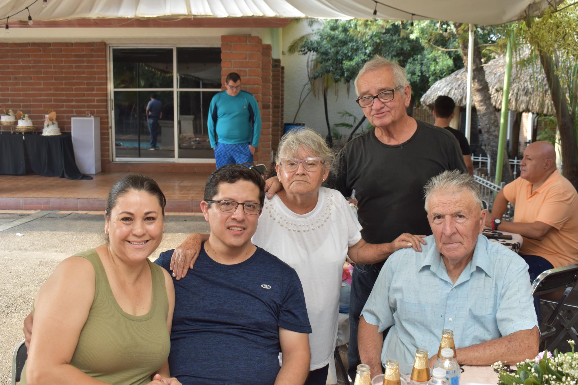 $!Con Cecilia Ávila Alonso, José Francisco Solano Rodríguez y José Francisco Solano Barragán.