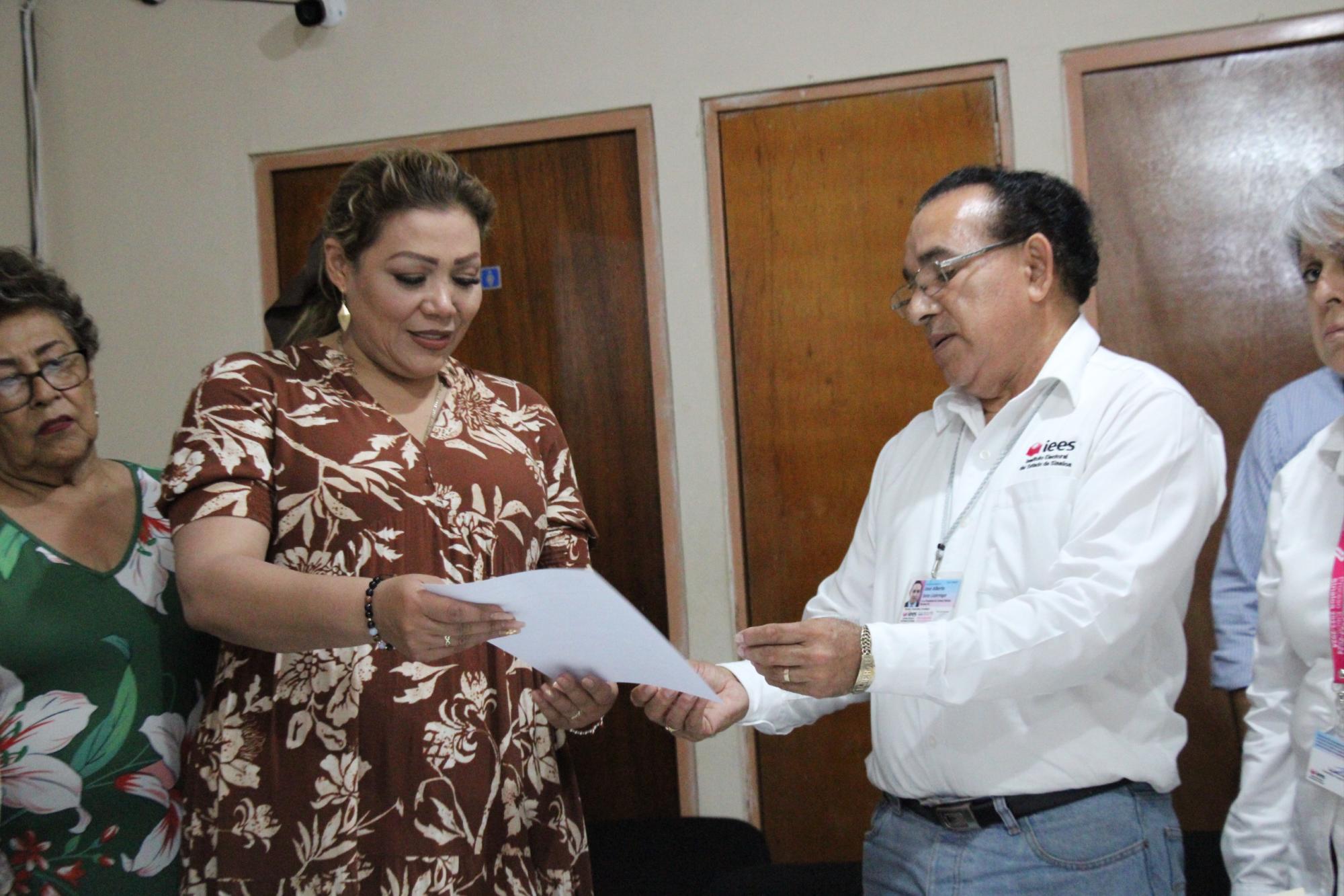 $!Claudia Valdez Aguilar recibe constancia de mayoría a la Alcaldía de Rosario