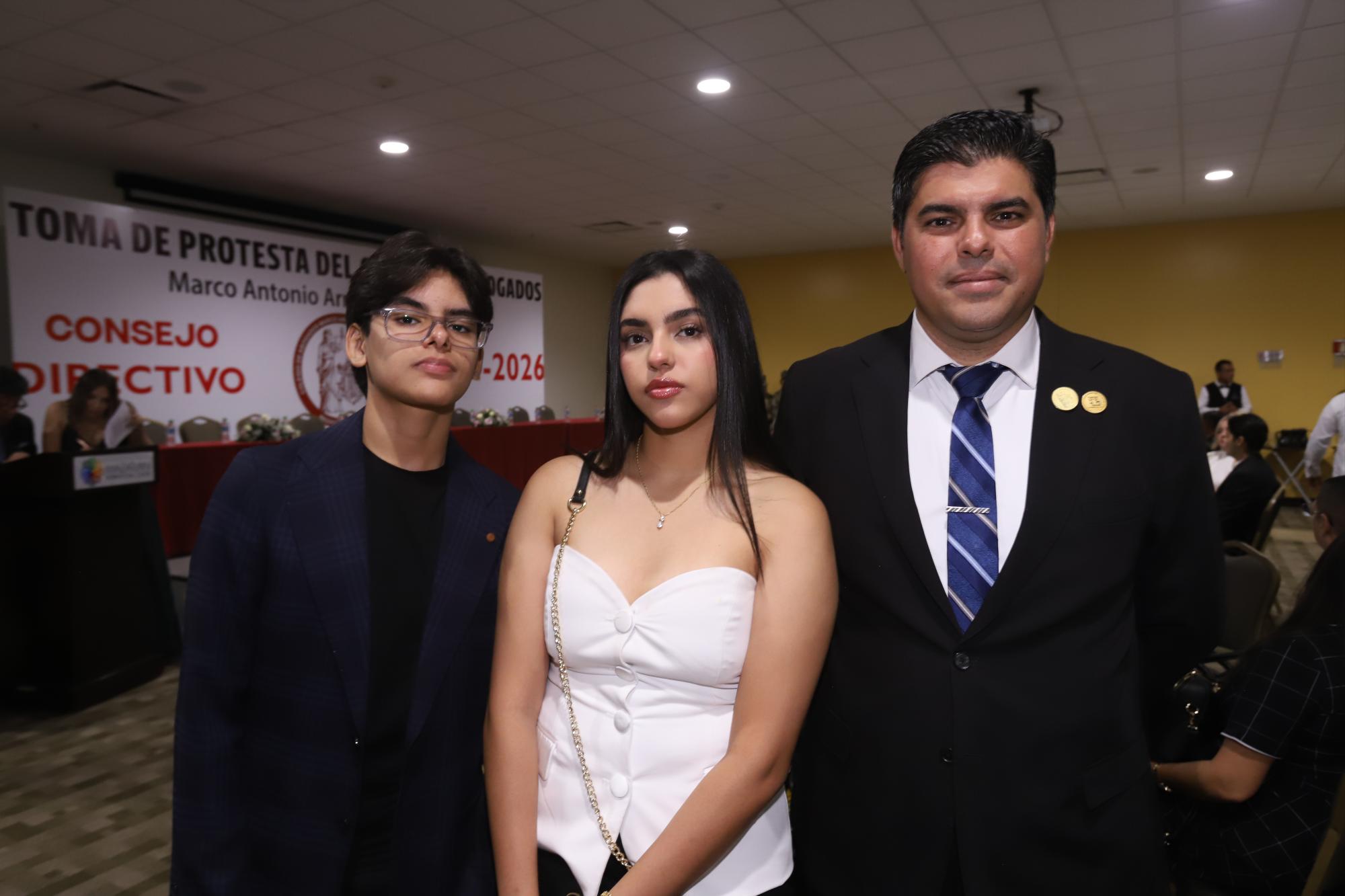 $!Romina y José Antonio junto a su papá José Antonio Serna Valdés.