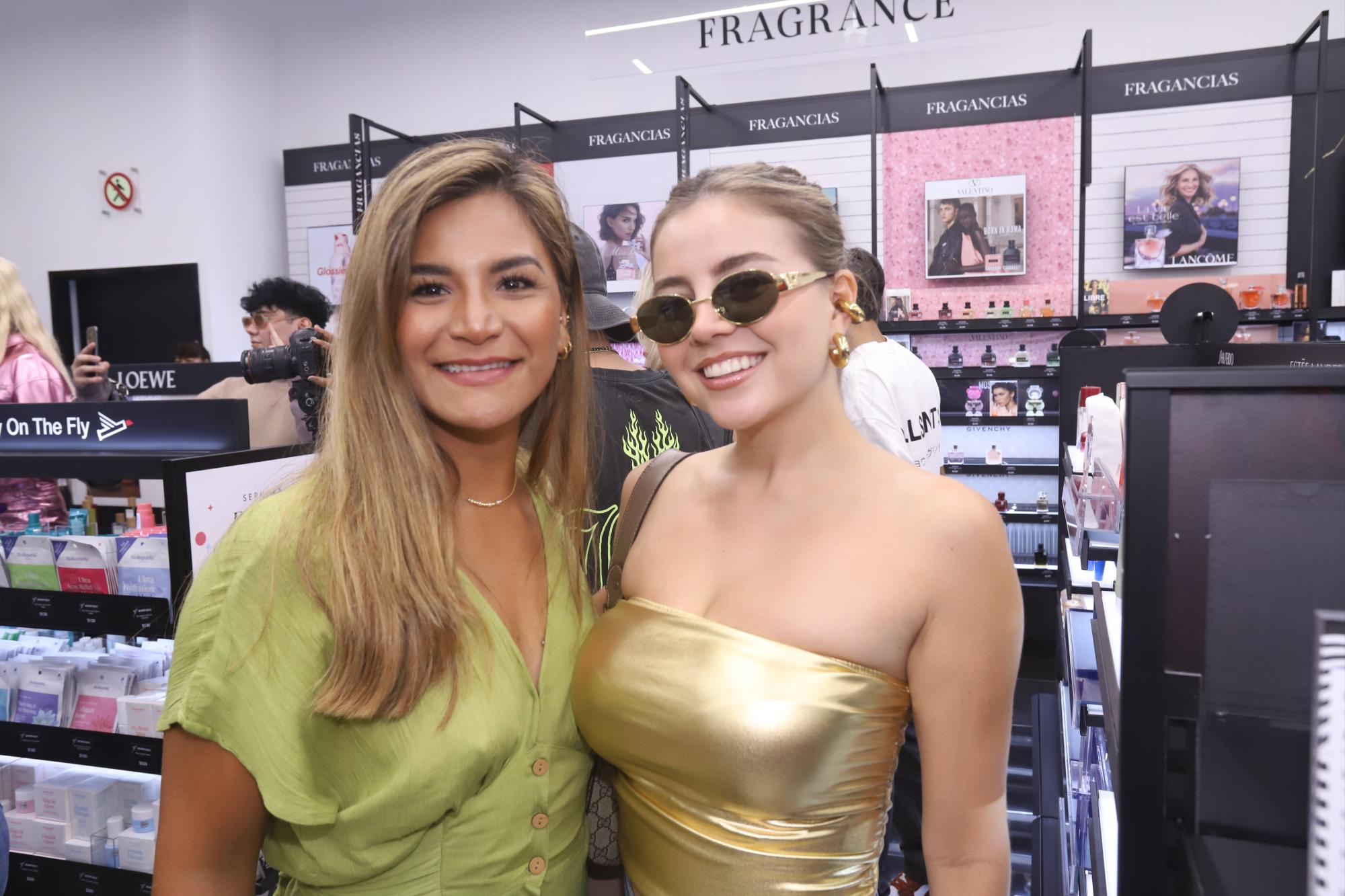 $!Leticia Estrada junto a Ivanna Matamoros, Reina de los Juegos Florales del Carnaval 2022.