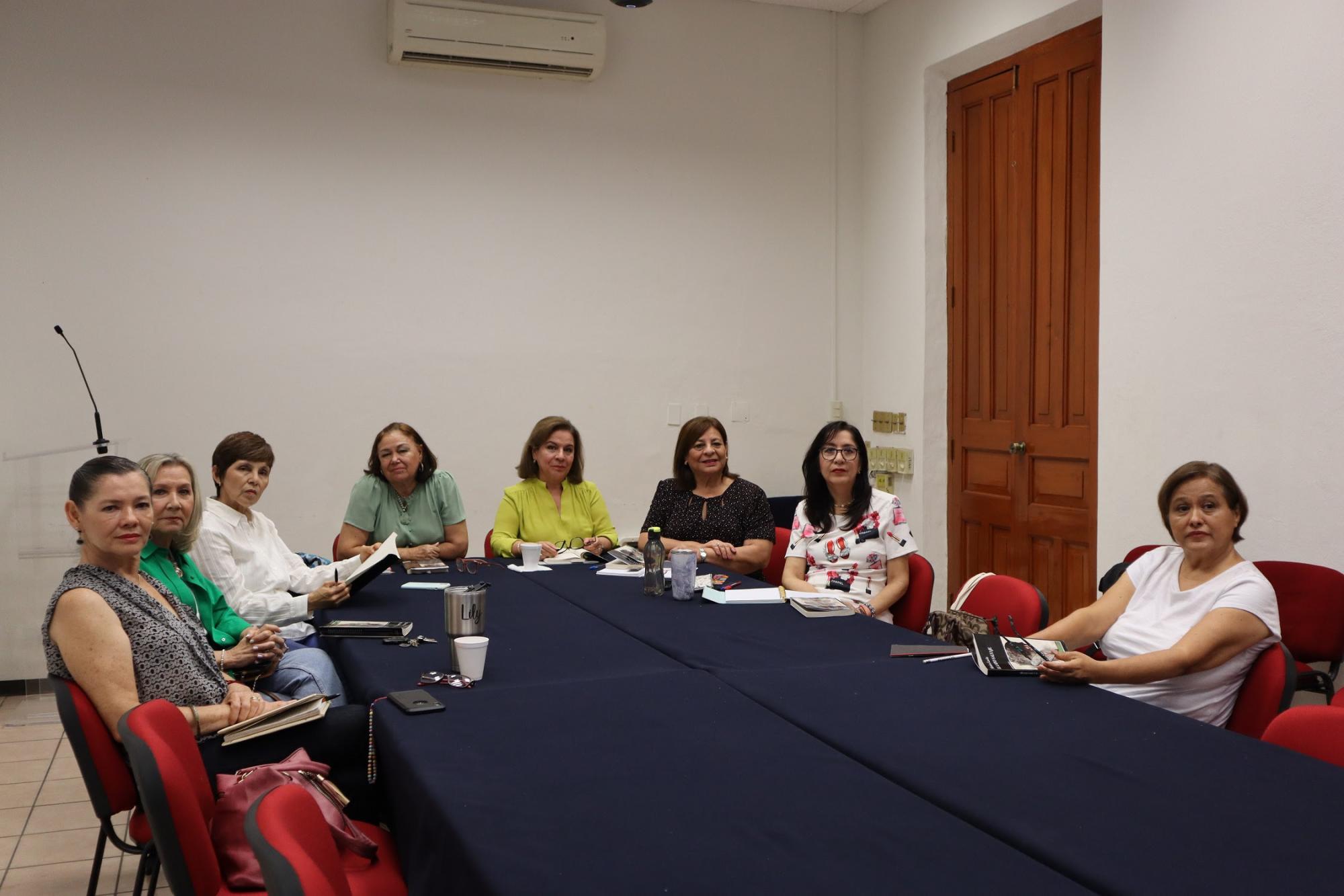 $!Las integrantes del Club de Lectura Efecto Tequila escucharon cómo surge un cuento.