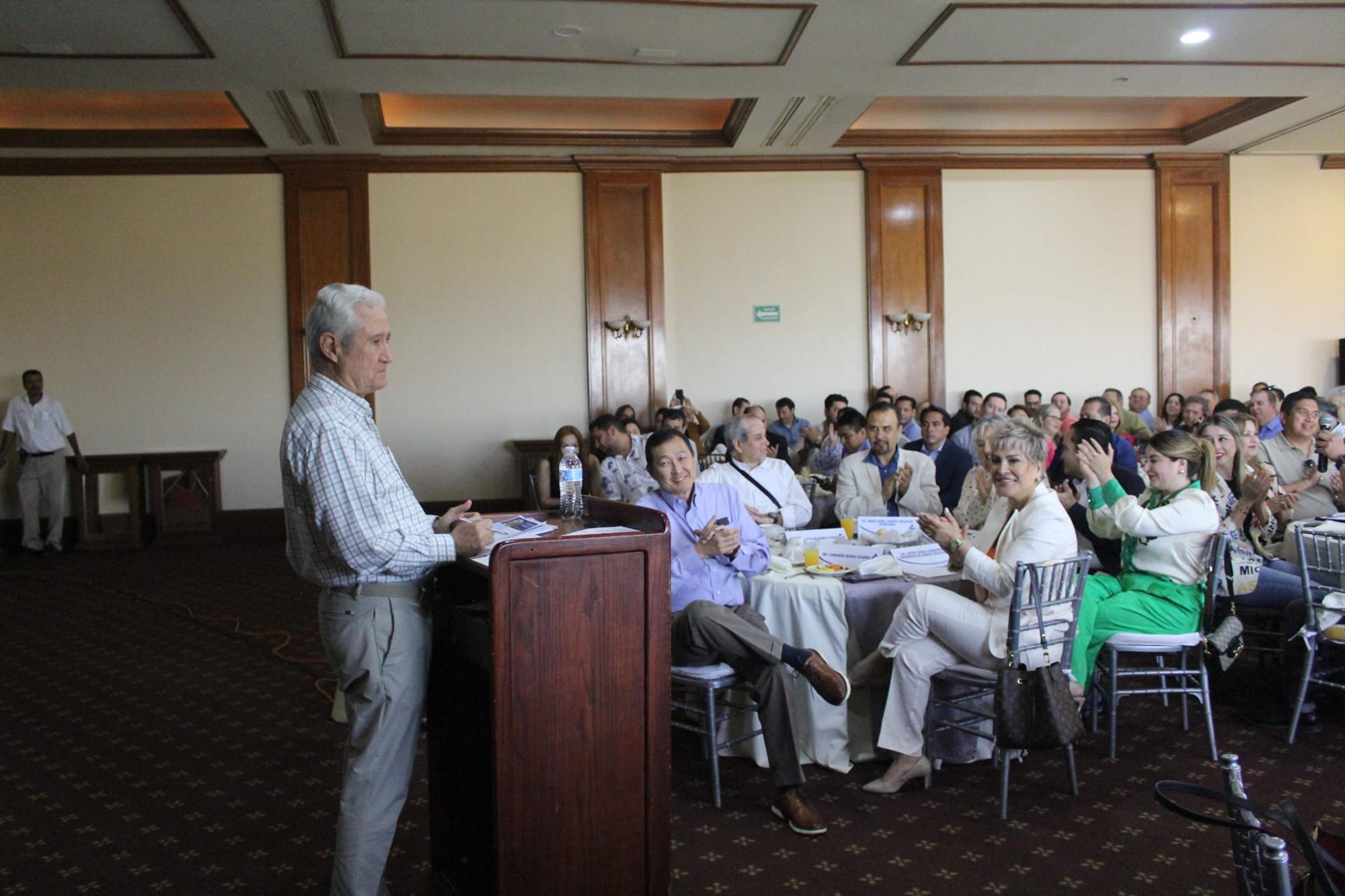 $!El socio de la empresa Coppel, fundada en Culiacán en 1947, habló de la importancia de un desarrollo económico empresarial para cualquier país.