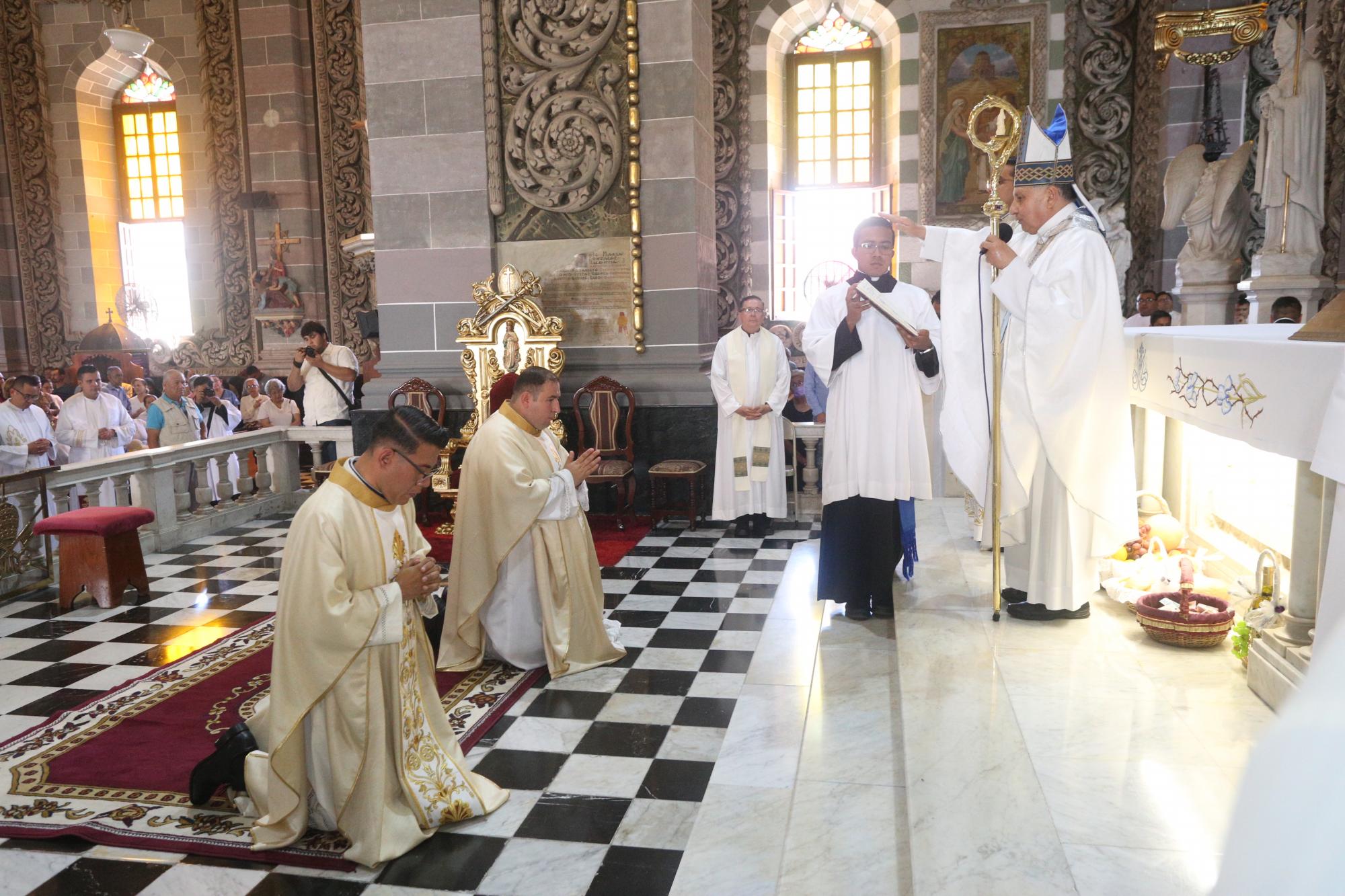 $!La Diócesis de Mazatlán ya cuenta con dos nuevos sacerdotes.