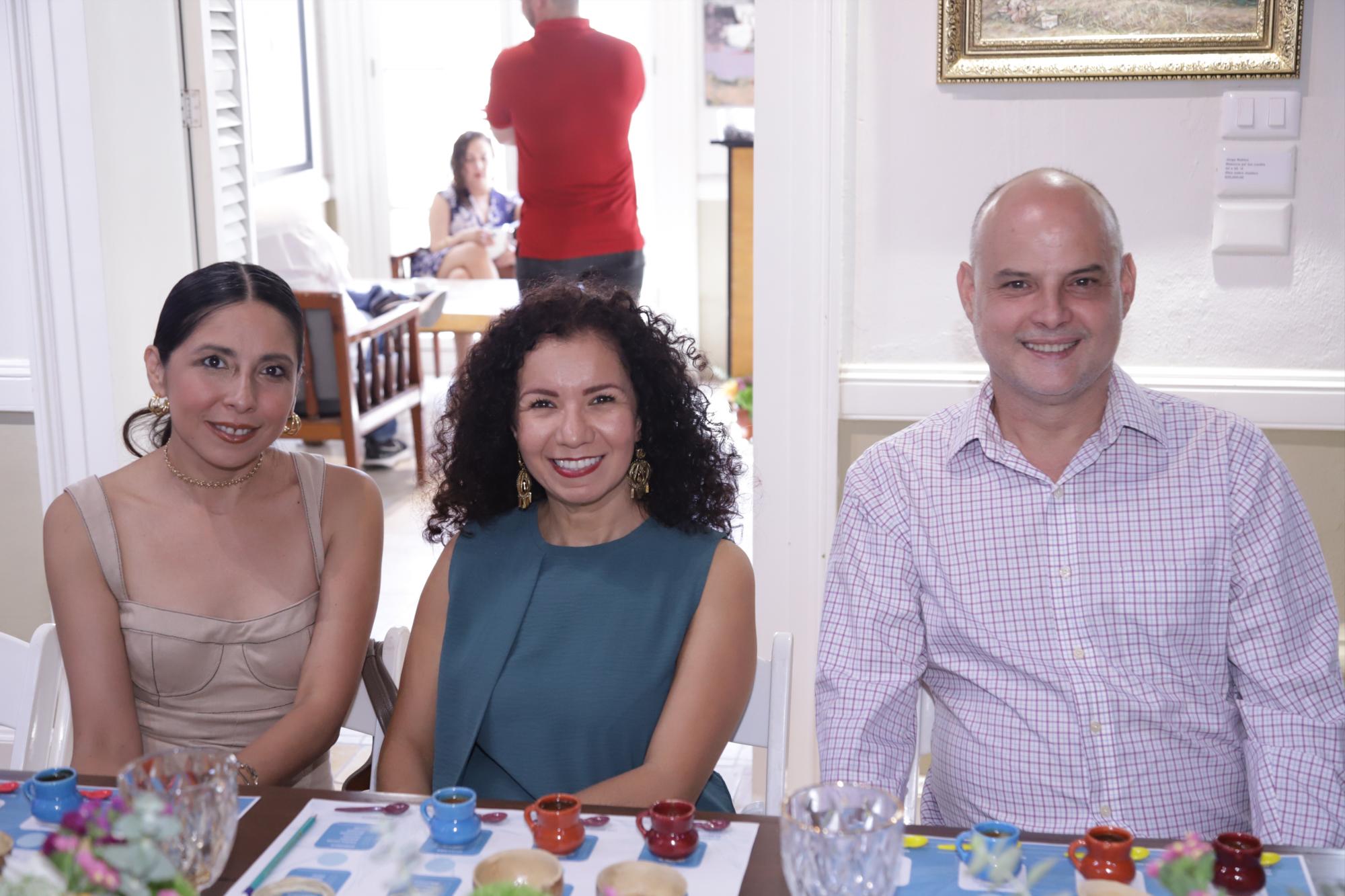 $!Dora Vázquez, Blanca Hernández y Amador Campos.