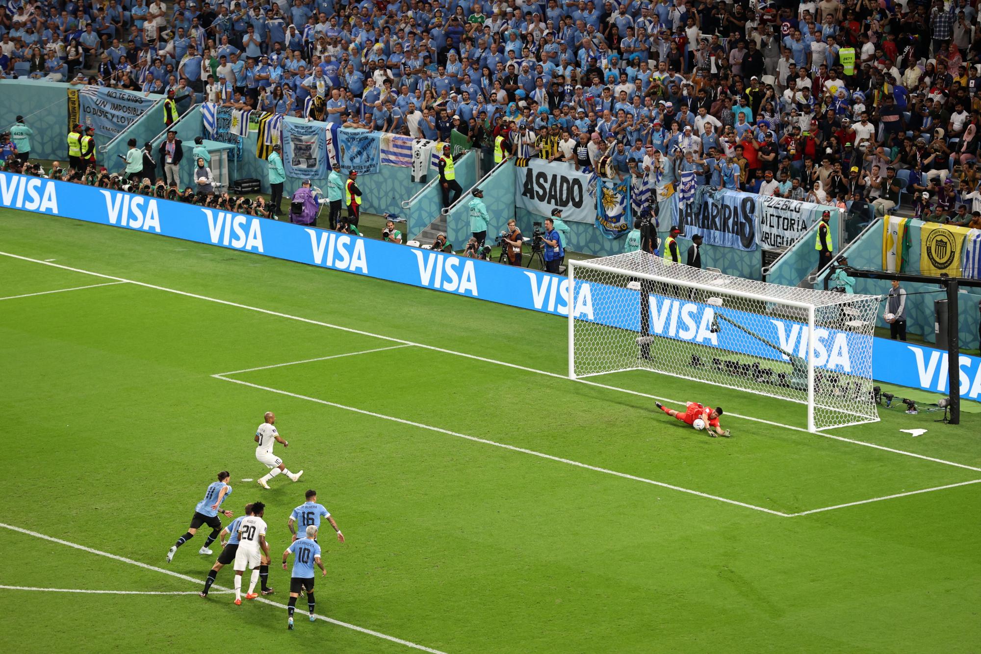 $!Uruguay vence a Ghana, pero no le alcanza y queda eliminado