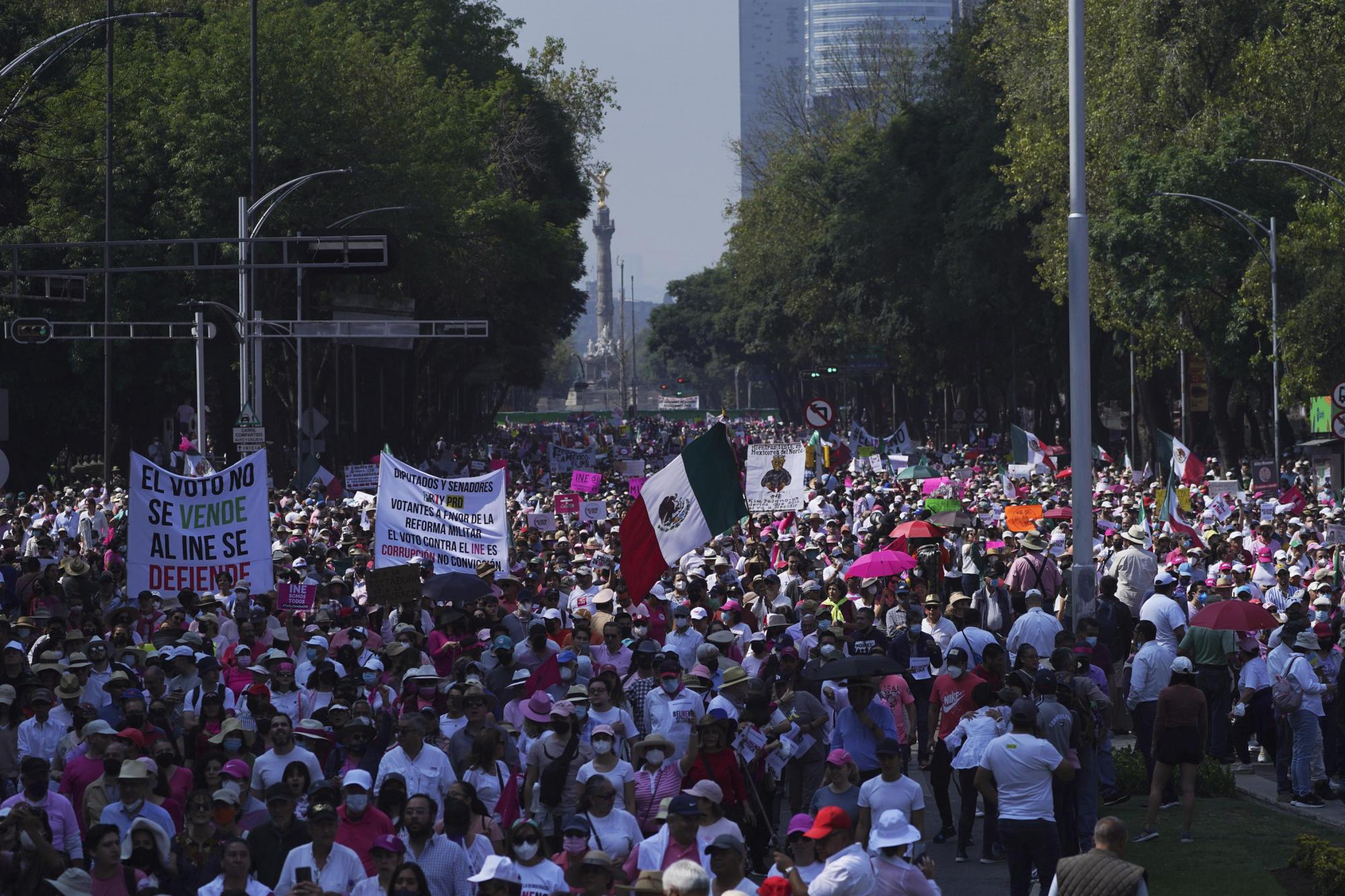 $!Decenas de miles favoreciendo la democracia y el INE.