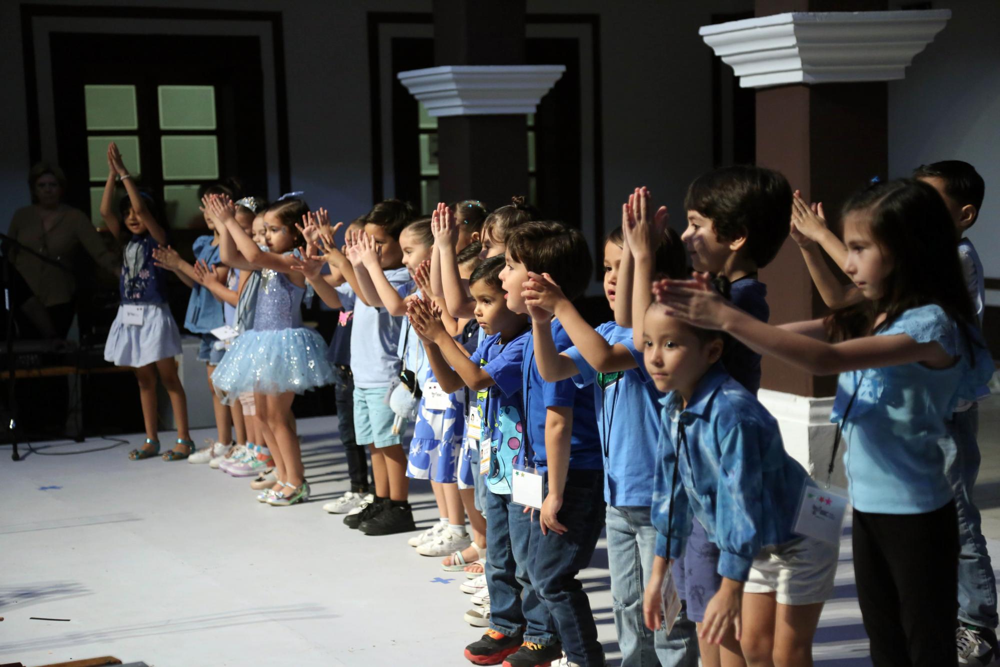 $!Con colorido festival, concluye el curso de verano ‘Una sonrisa en el arte’