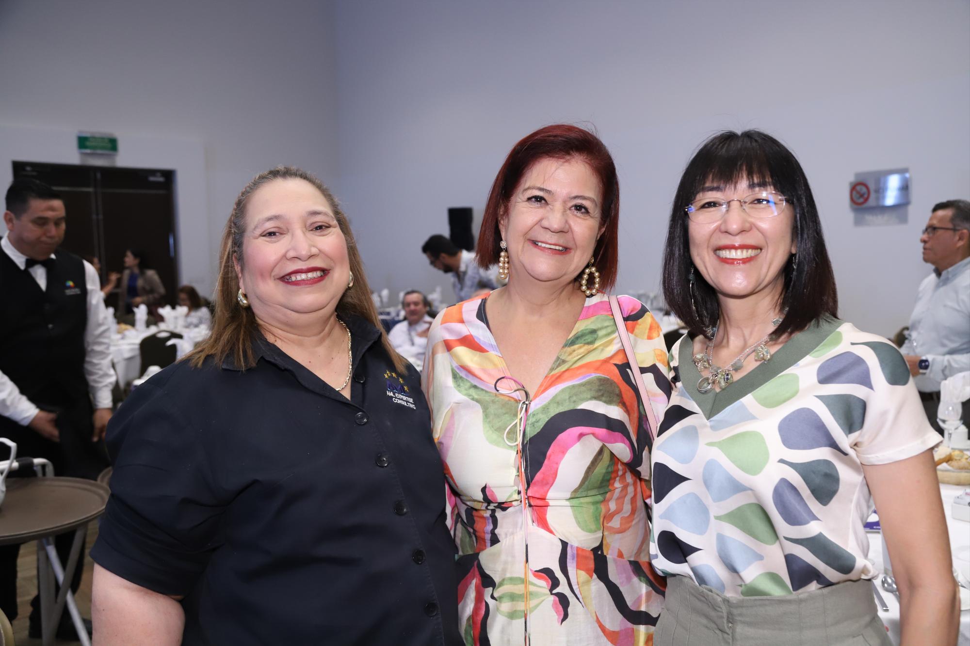 $!Yolanda Díaz, Laura Peniche y Sandra Guido.