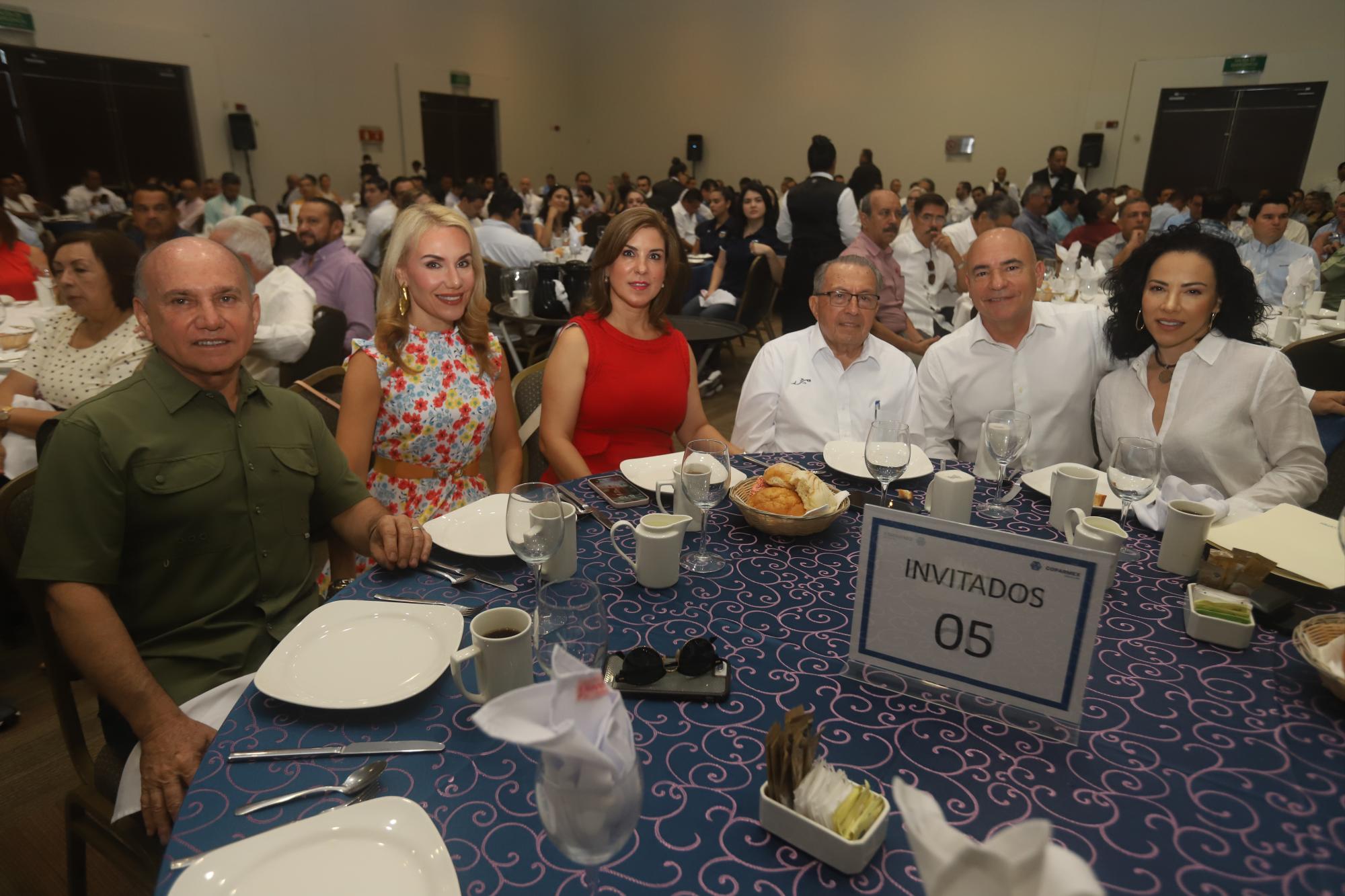 $!Adrián Bastidas, Doris Sotomayor, Cristina Velarde, Leovi Carranza, Óscar Sánchez y Alejandra Estrada.