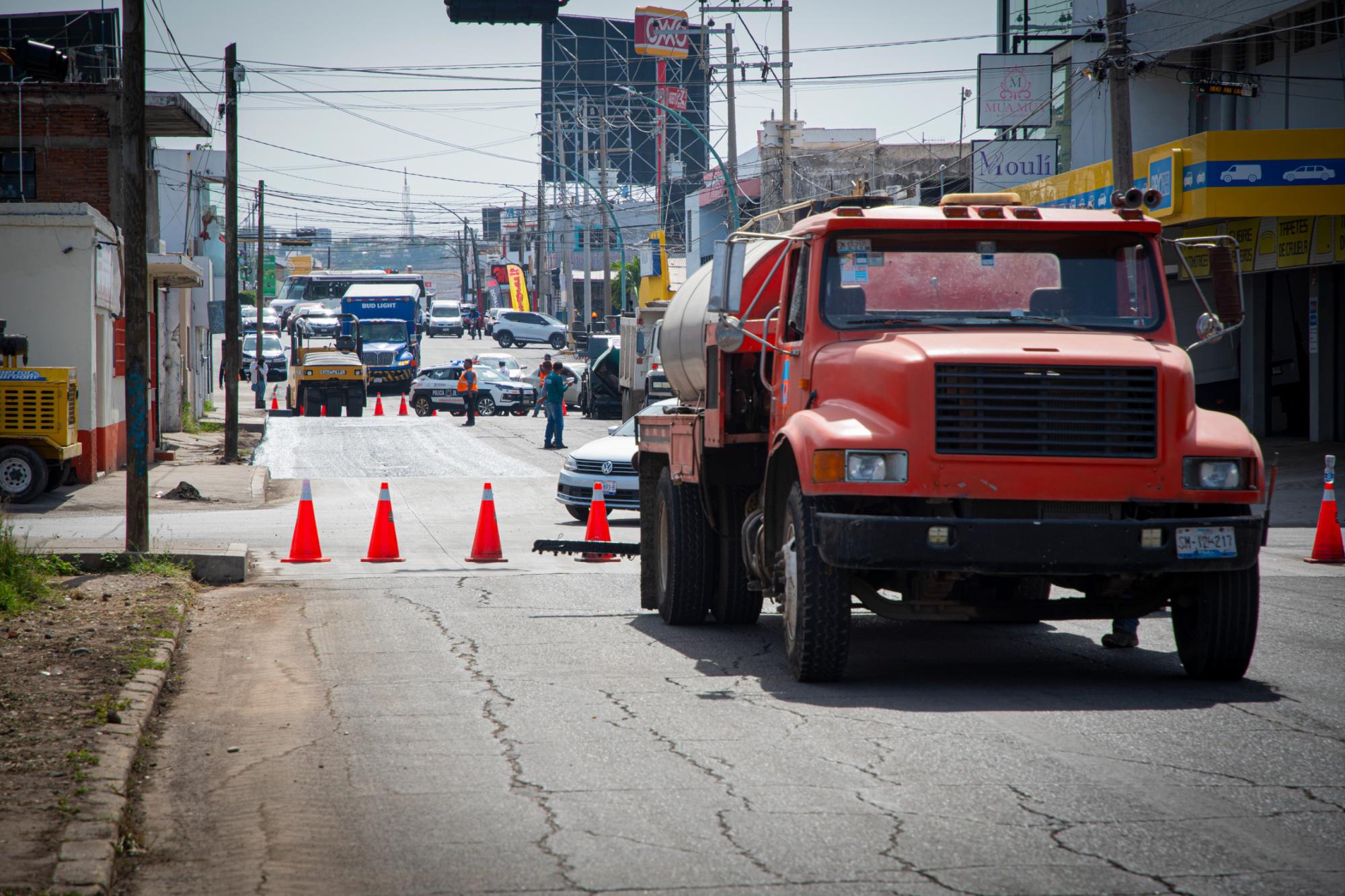 $!Arrancan obras de reencarpetado en avenida Nicolás Bravo, en Culiacán