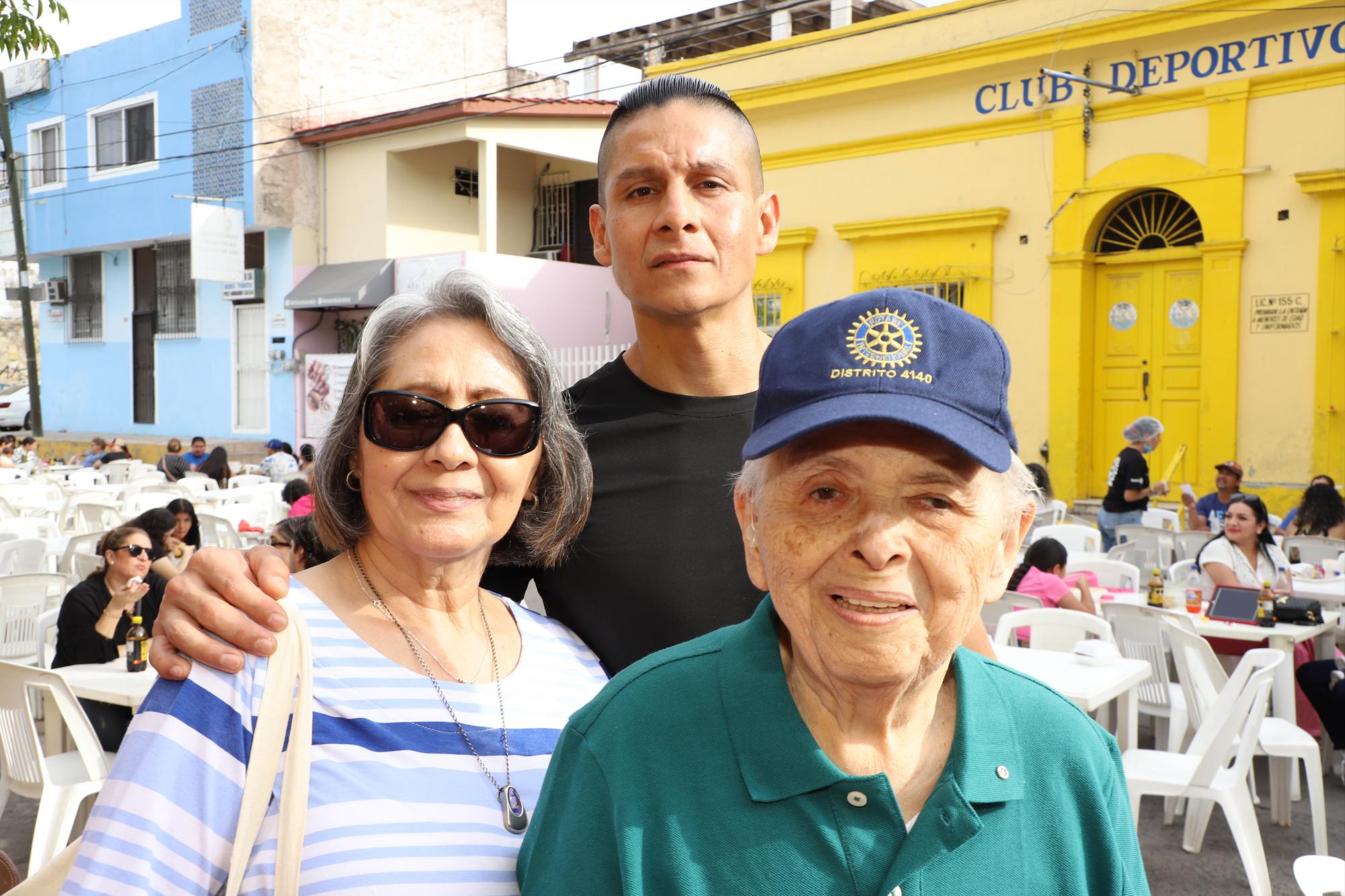 $!María del Carmen Pastrana, Mauricio y José María Escobar.