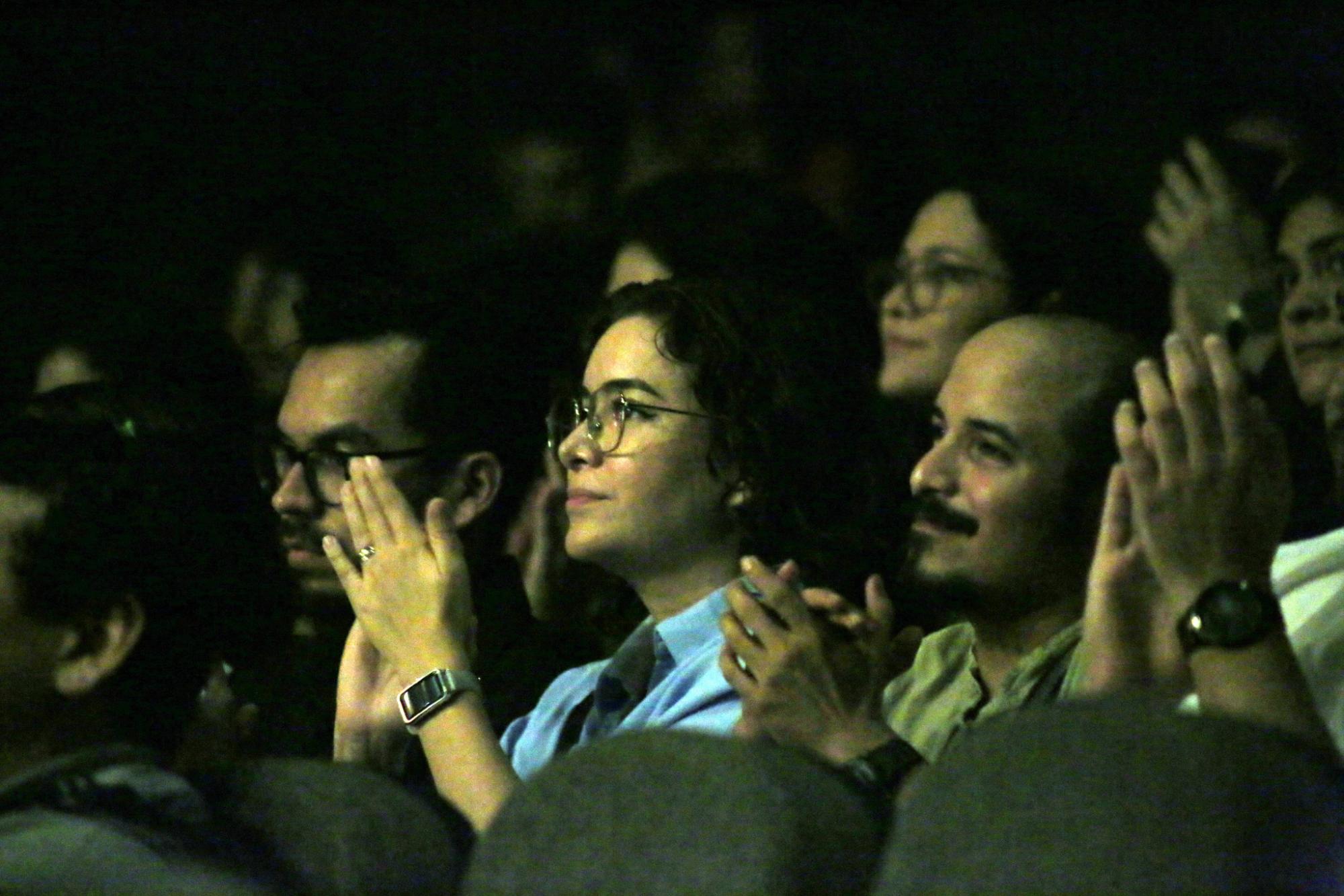 $!El público aplaudió a los músicos.