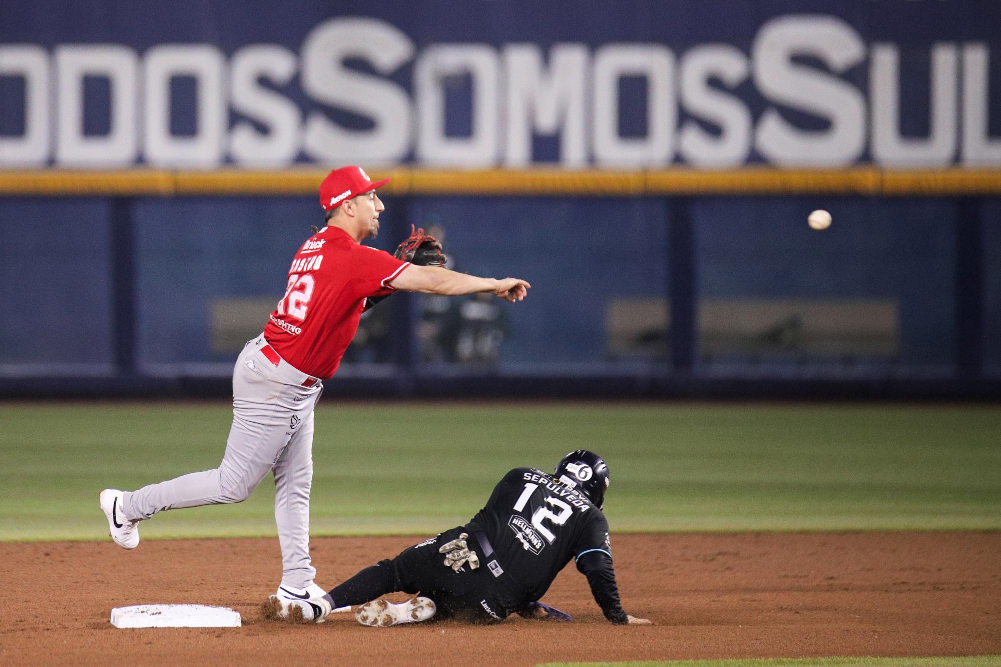 $!¡En extrainnings! Charros vence a Sultanes y se lleva la serie