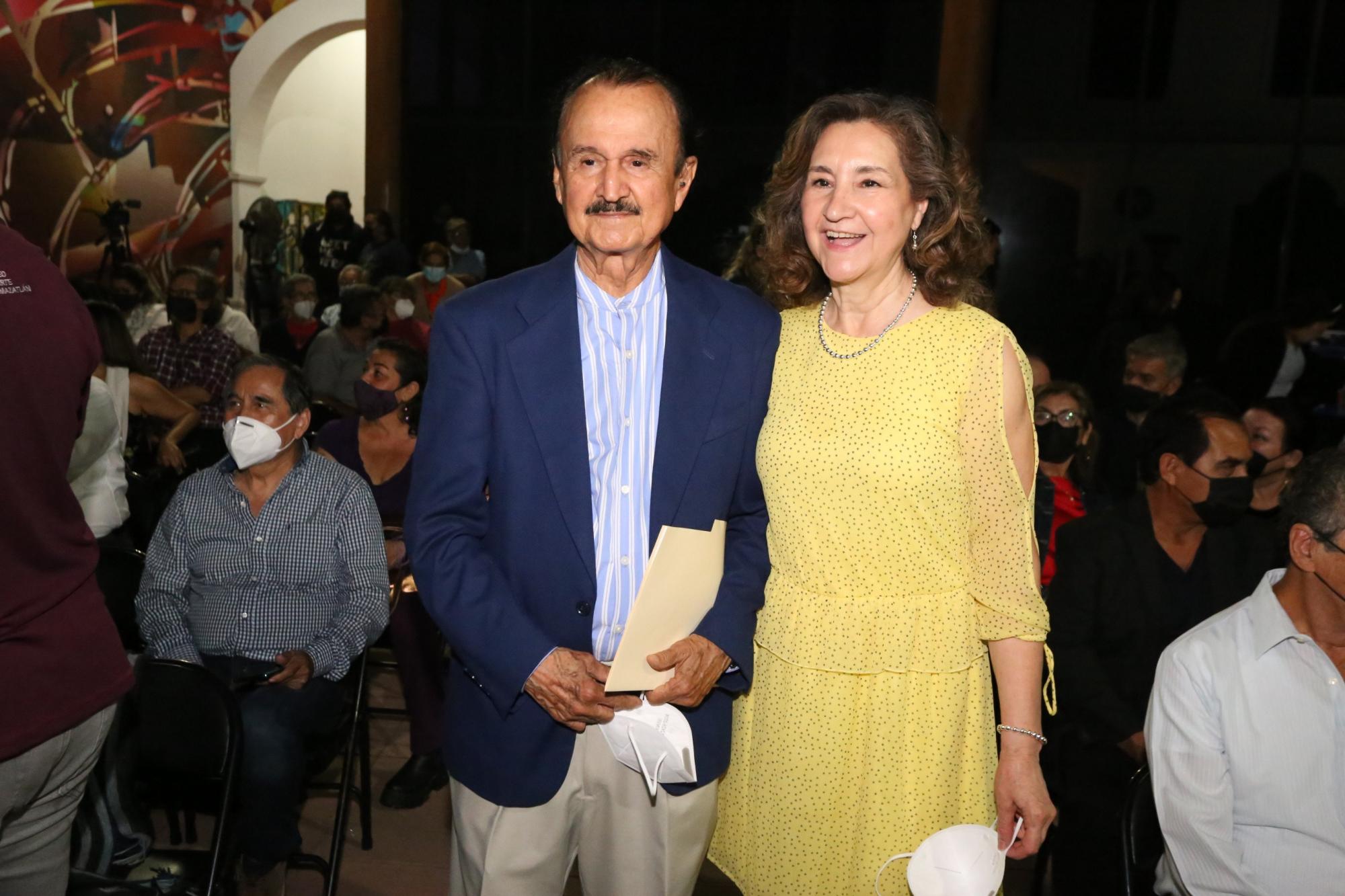 $!Faustino López Osuna junto a su hermana, Wuldina López Osuna.