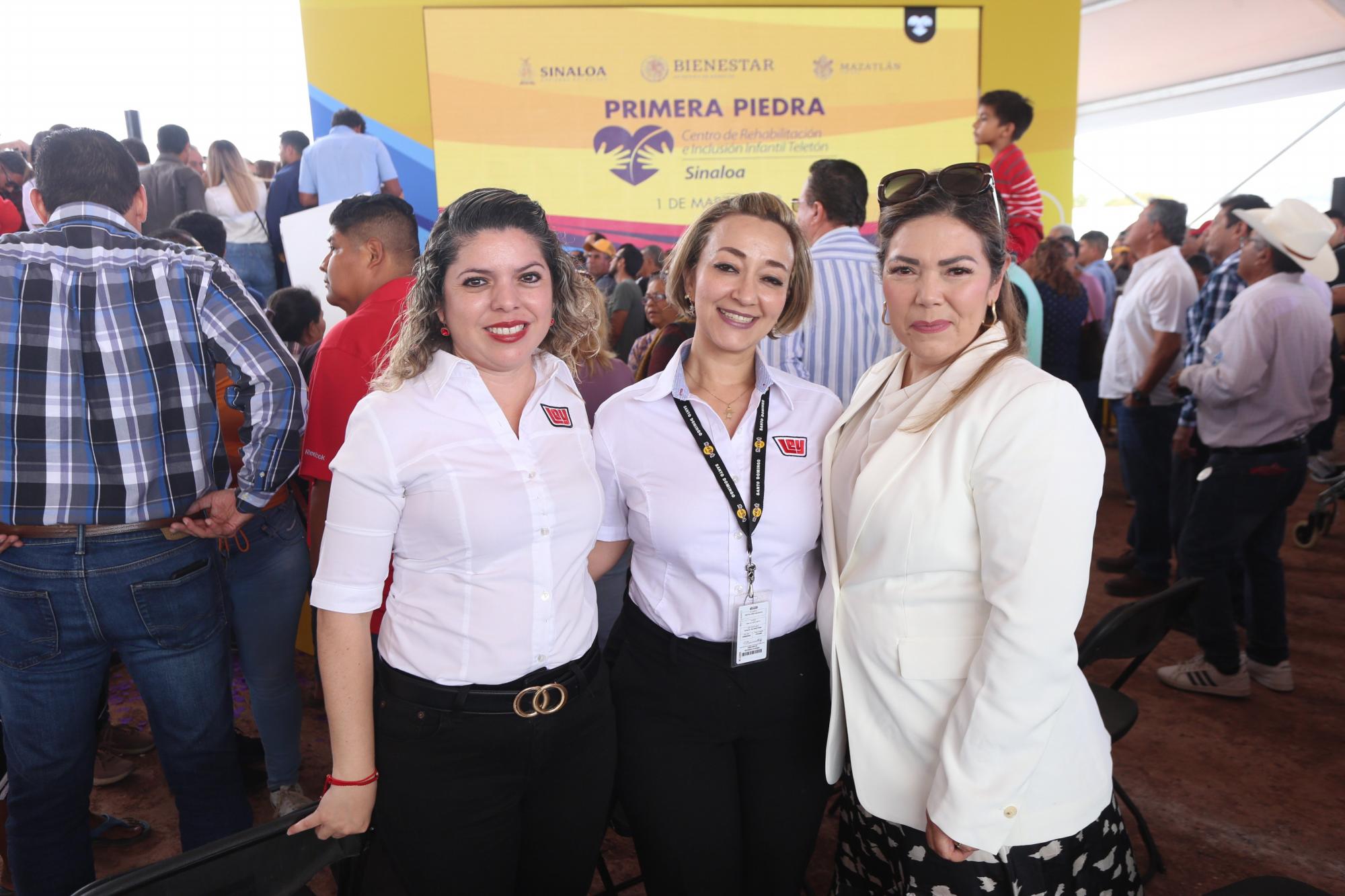 $!Colaboradoras de Grupo Casa Ley, entre ellas, Ana Cecilia Riestra junto a Elizabeth Peraza, directora ejecutiva de Noroeste.