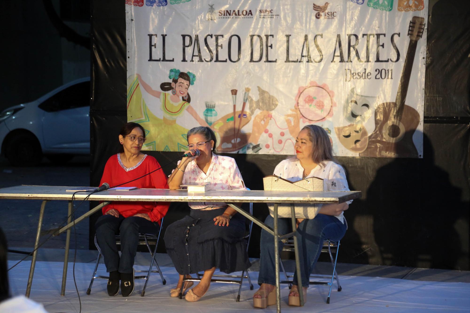 $!La pintora y poeta Silvia Margarita Galván presentó su libro ‘El tesoro más grande’.