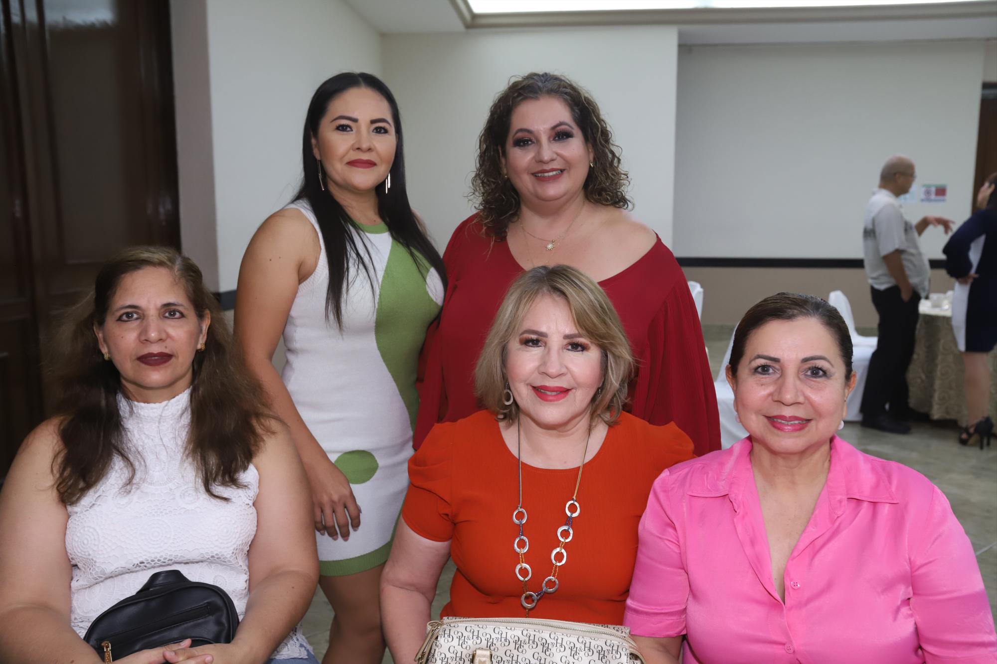 $!Yenci Vega, Melania García, Érica Talamantes, Carmen González y Estela Núñez.