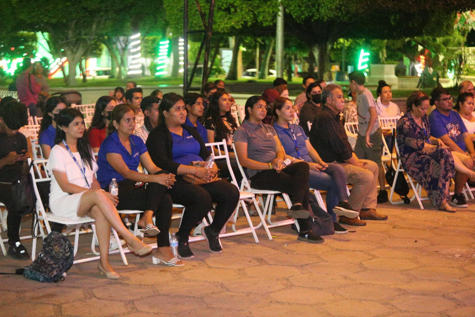 $!Los asistentes disfrutaron de uno de los capítulos de ‘A qué sabe Sinaloa’, en el que participa la chef Andrea Lizárraga.