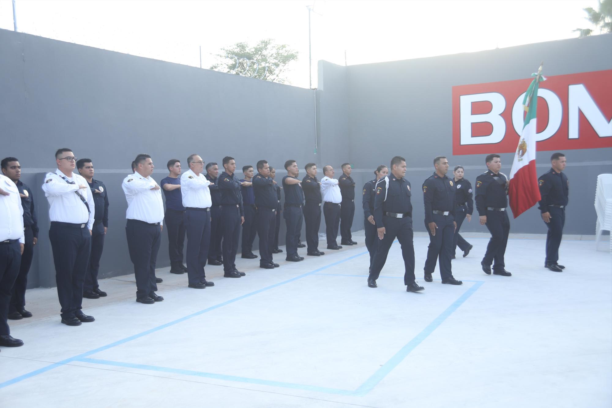 $!En la ceremonia se realizaron los honores a la bandera.