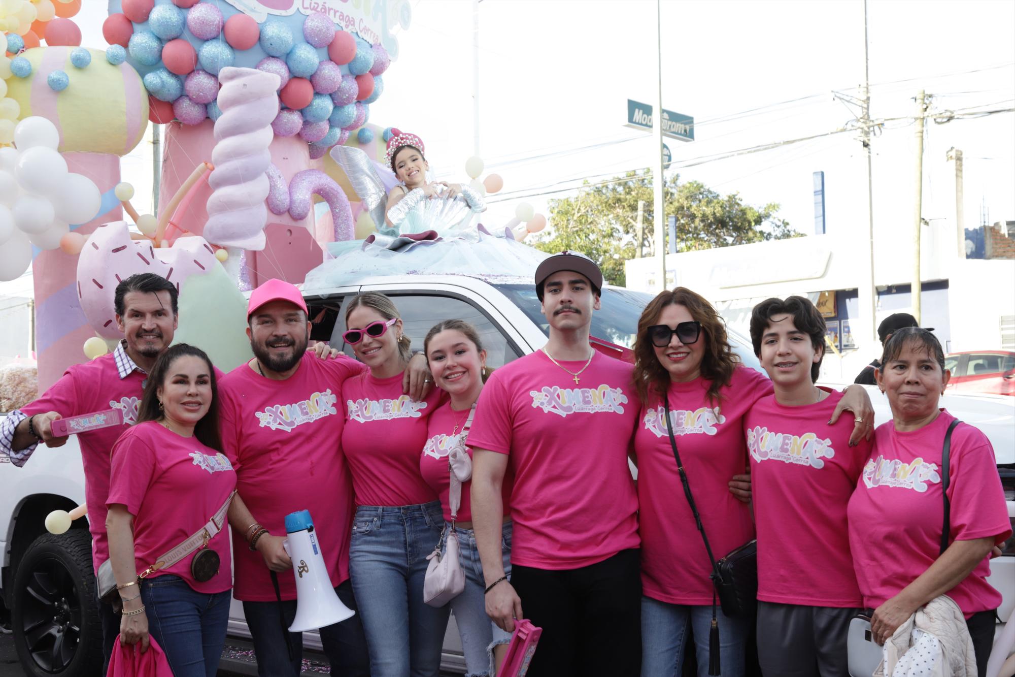 $!Poncho Lizárraga y Celia Correa, así como toda la familia Lizárraga, en total apoyan a su pequeña hija Ximena, candidata a Reina Infantil del Carnaval de Mazatlán 2025.