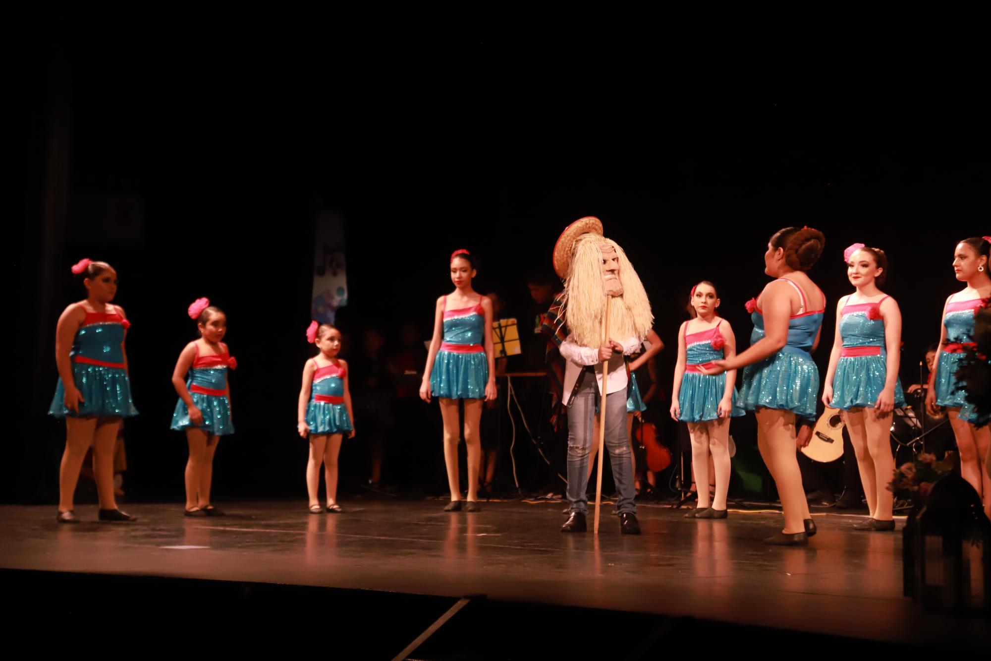 $!El evento teatro-musical fue de rondallas infantiles.