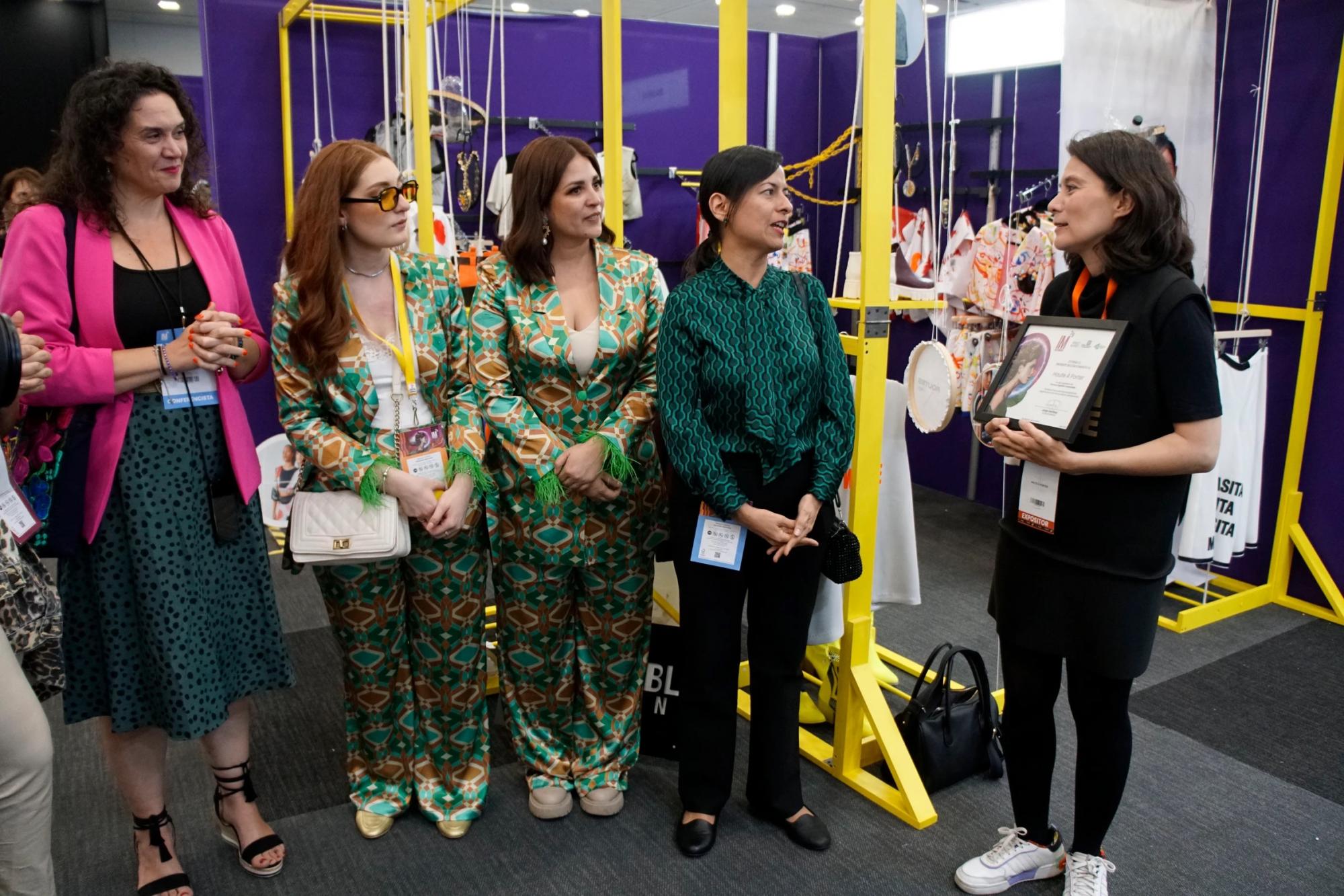 $!La sinaloense es reconocida en la Expo de Moda más grande de Latinoamérica.