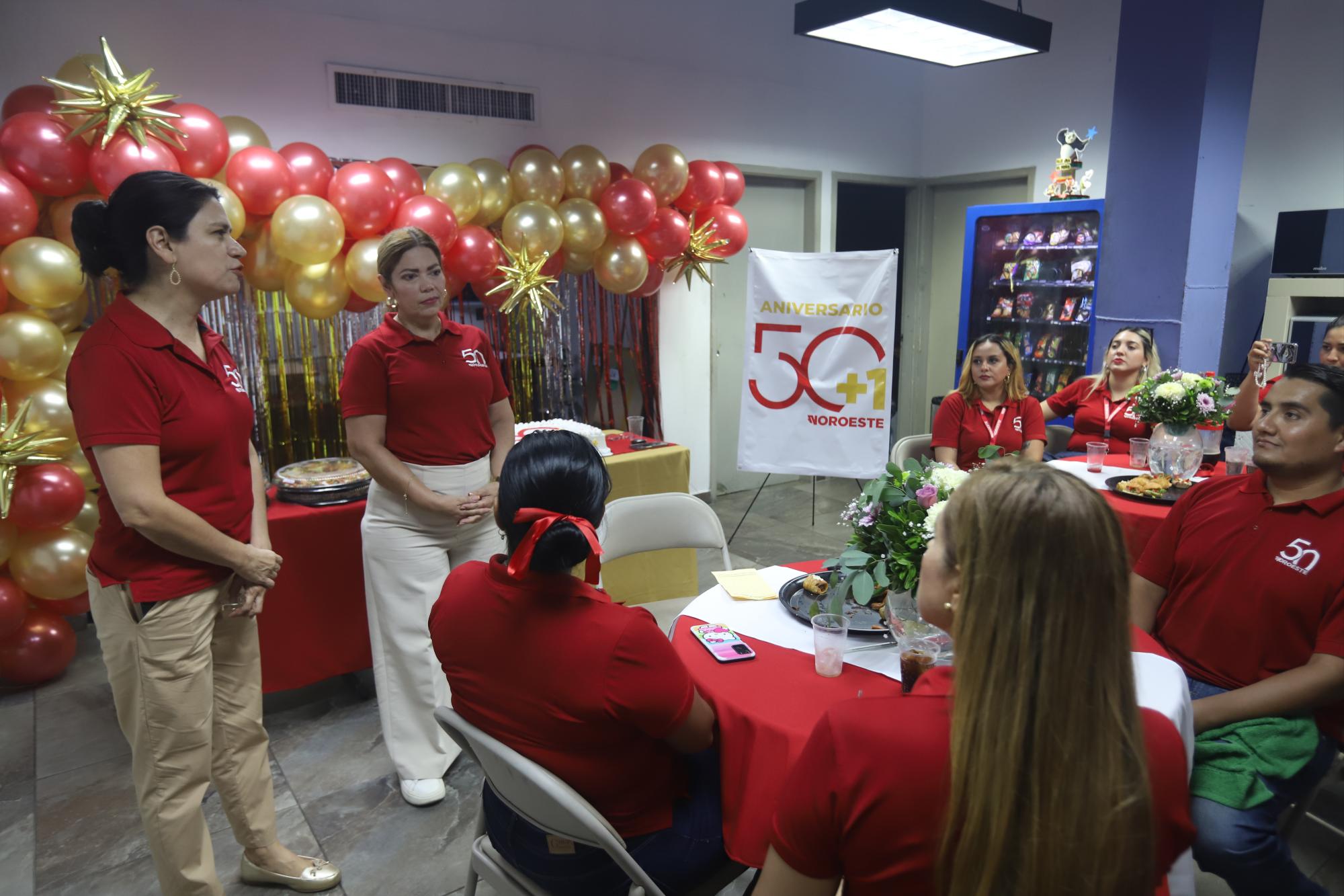 $!Guillermina García y Elizabeth Peraza expresaron un mensaje a los presentes en el festejo.