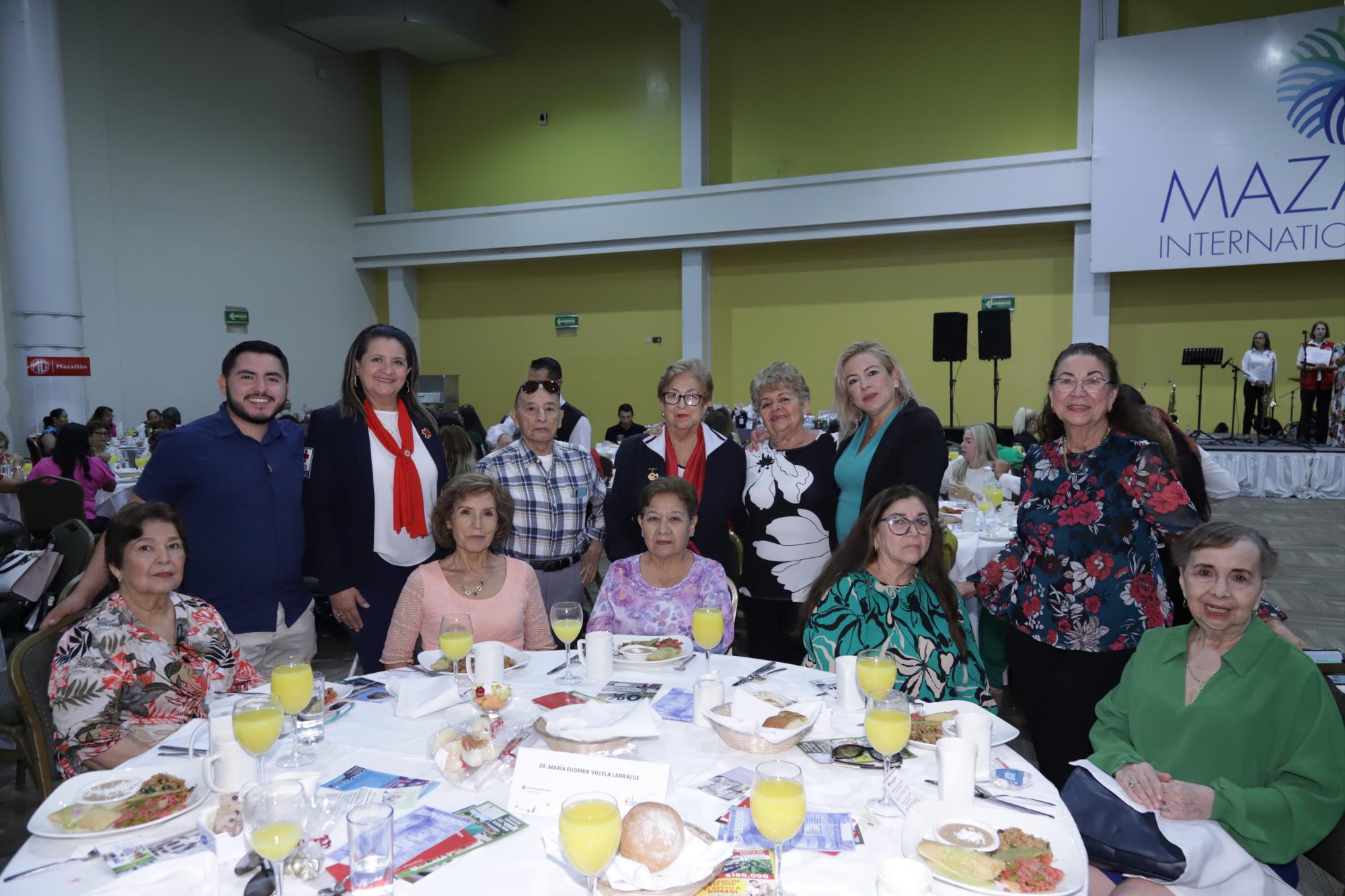 $!Mazatlecos de noble corazón acudieron a la convivencia que organizó Cruz Roja Mazatlán.