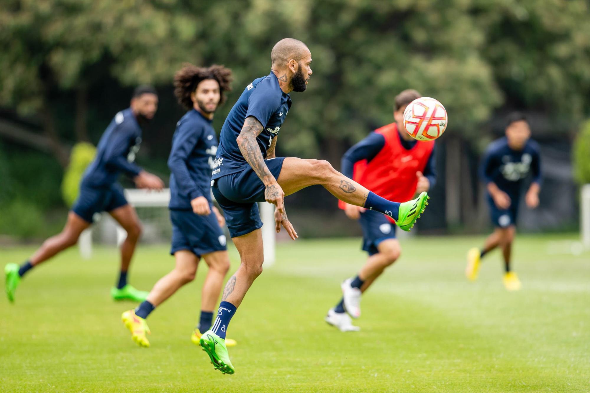 $!Dani Alves confirma que seguirá con Pumas de la UNAM